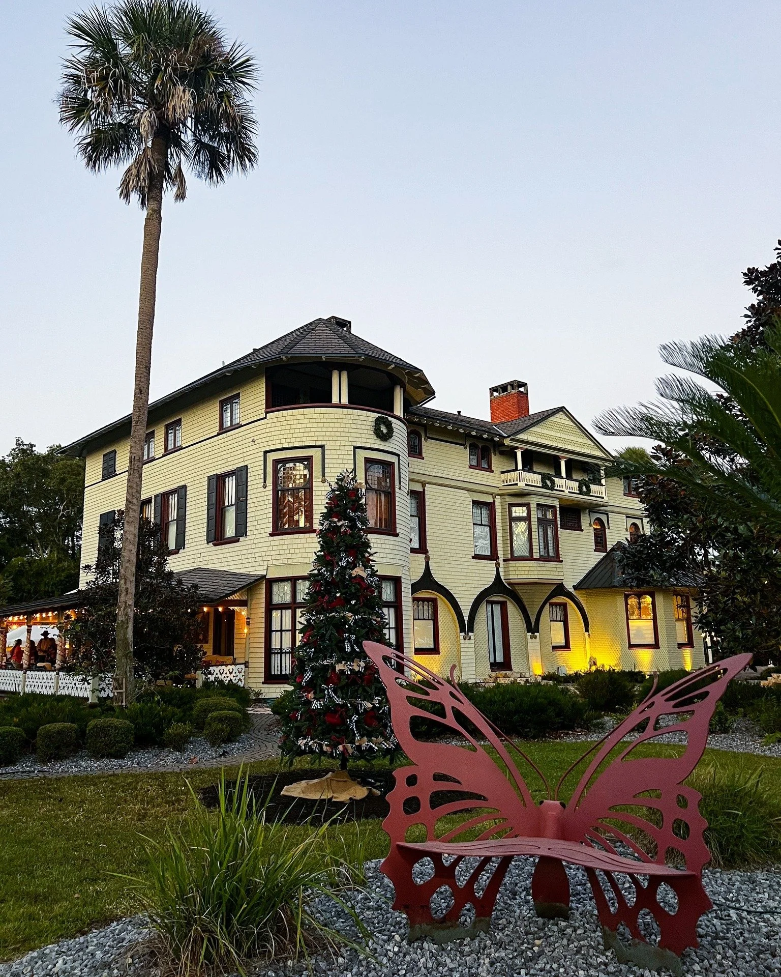 🎄 Christmas magic meets Gilded Age grandeur!

The Christmas Mansion is back! Beginning November 1, DeLand's historic Stetson Mansion transforms into a dazzling holiday wonderland with 10 spectacularly decorated rooms, each bringing a different Chris
