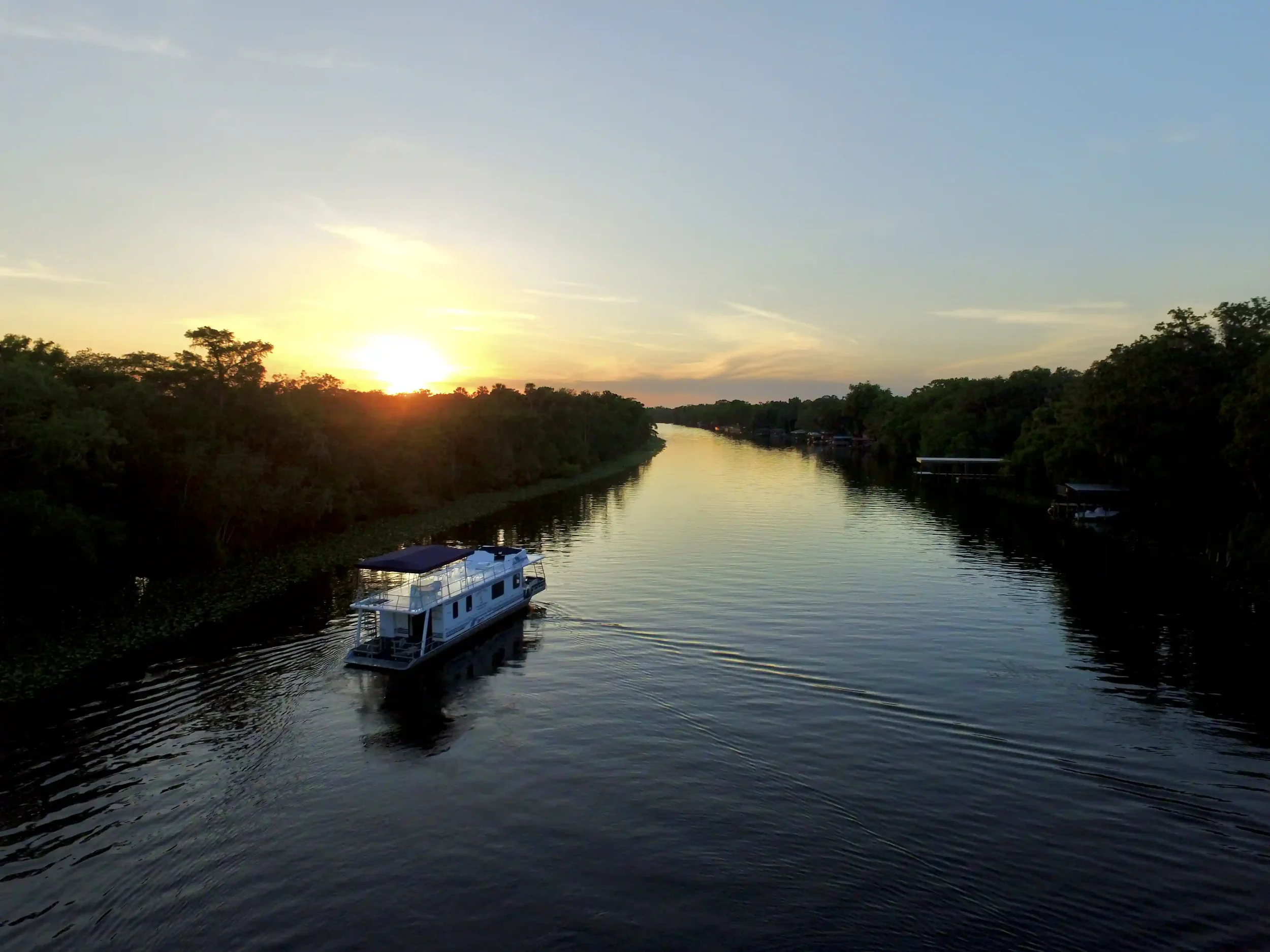 Located along the scenic St. Johns River, Holly Bluff Marina and neighboring outfitters like Tropical Resort, Hontoon Landing, St Johns River Marina and Riviera Resort offer premier houseboat and pontoon rentals.