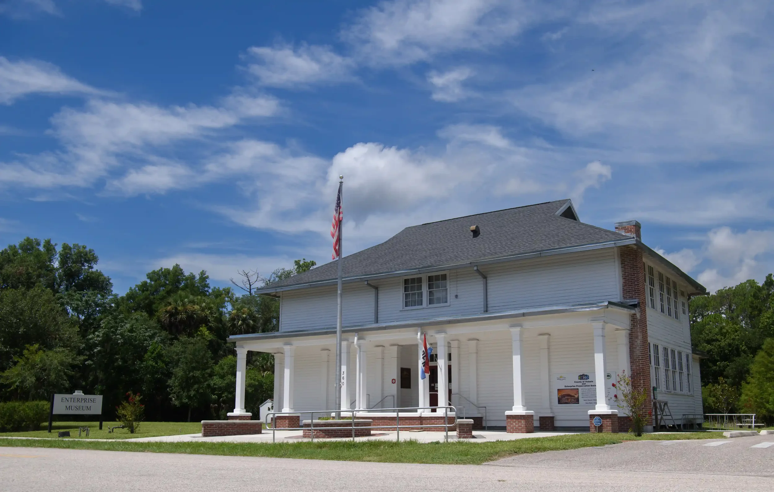 Situated inside a historic 1936 schoolhouse, the Enterprise Museum preserves the rich heritage of a founding St. Johns River steamboat town. It offers a fascinating glimpse into authentic Old Florida.