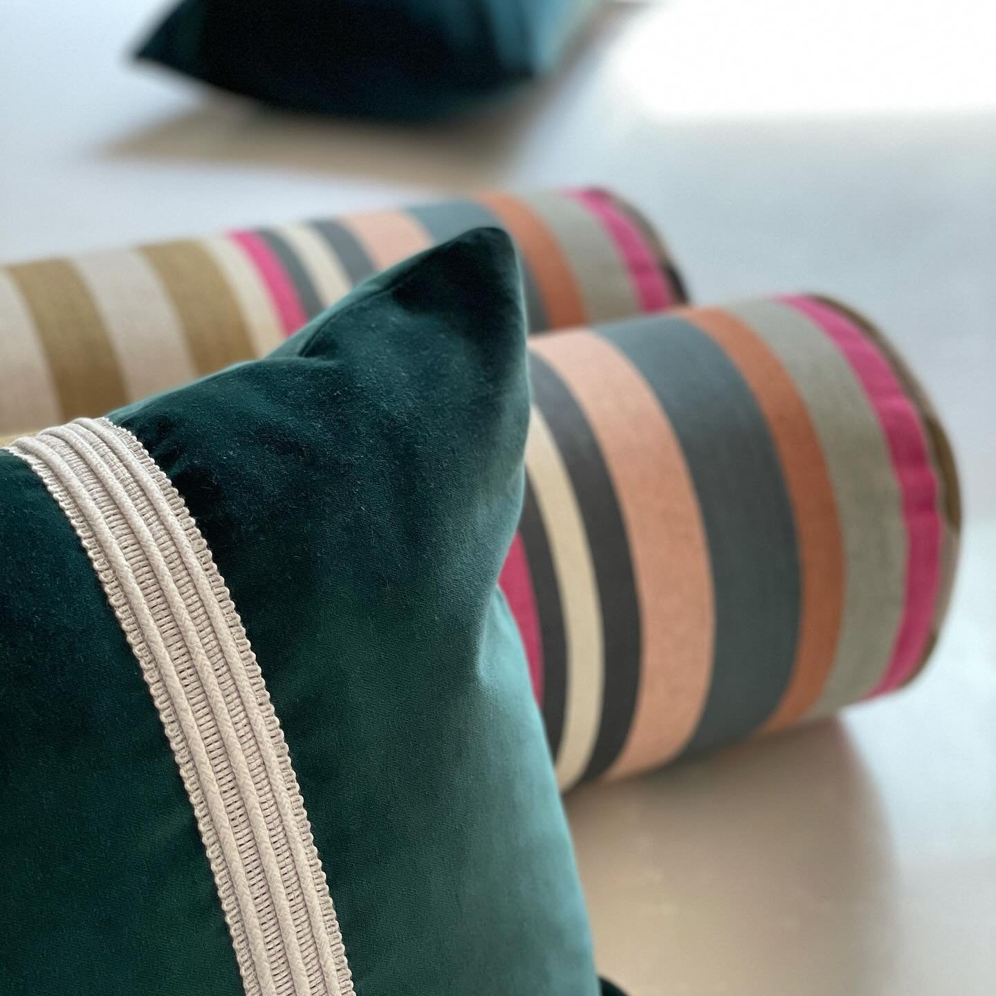 Dreamy design details and a bespoke pillow story is our fort&eacute;.

Working with beautiful fabrics and trims to create something special that reflects your personality, and elevates the ordinary to extraordinary.

#curaticollectioncushions #thecur