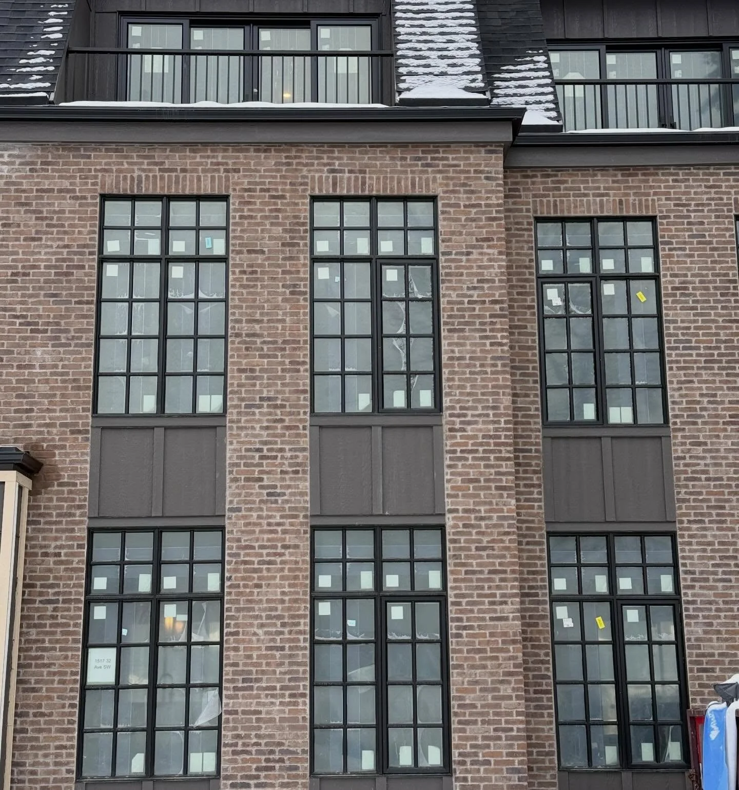 Site measures at the South Calgary project&hellip;and another opportunity to provide three cheers to the timeless elegance of classic brick 🥂🥂🥂

#beautifulbrownstones #classicbrick #clientlove❤️ #thecuratedhome #wealldeservetolivebeautifully