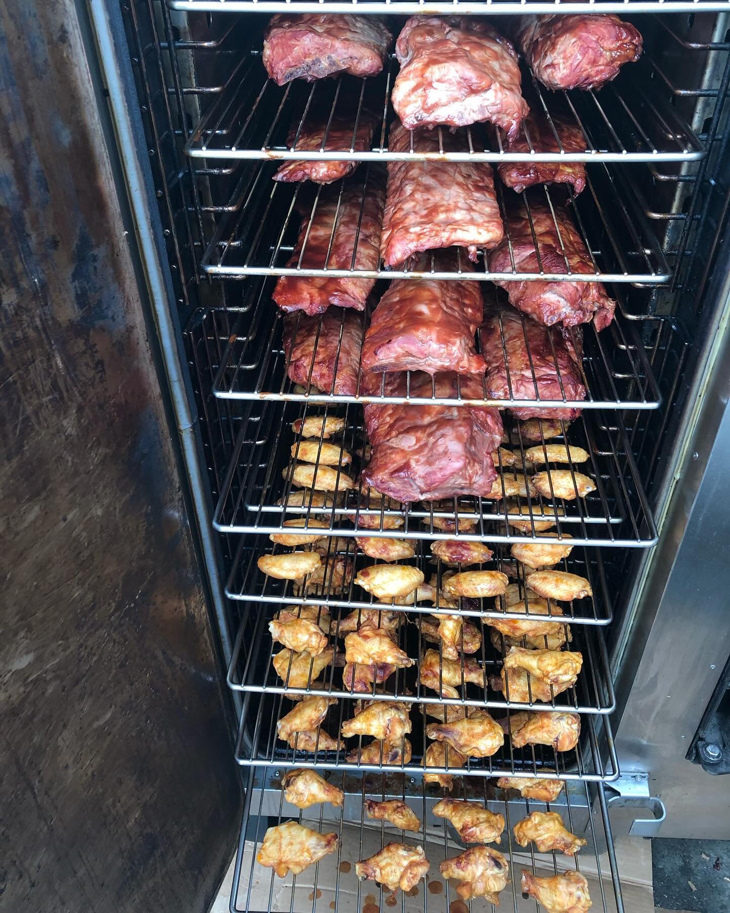 Happy Saturday! We&rsquo;ve got what you need to make it a perfect weekend with our baby backs, spare ribs, and chicken wings off the smoker and ready to head home with you at noon today🍗🥩🍖 #erniesqualitymeatsandwine