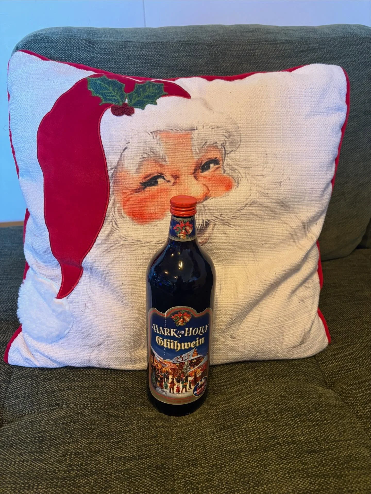 🎅🏻Wine Wednesday: Holiday Edition!🎅🏻

This week we&rsquo;re embracing cozy Christmas vibes with Gl&uuml;hwein &mdash; the classic hot mulled wine enjoyed for centuries across Europe.

Today, gl&uuml;hwein remains a beloved winter drink, especiall