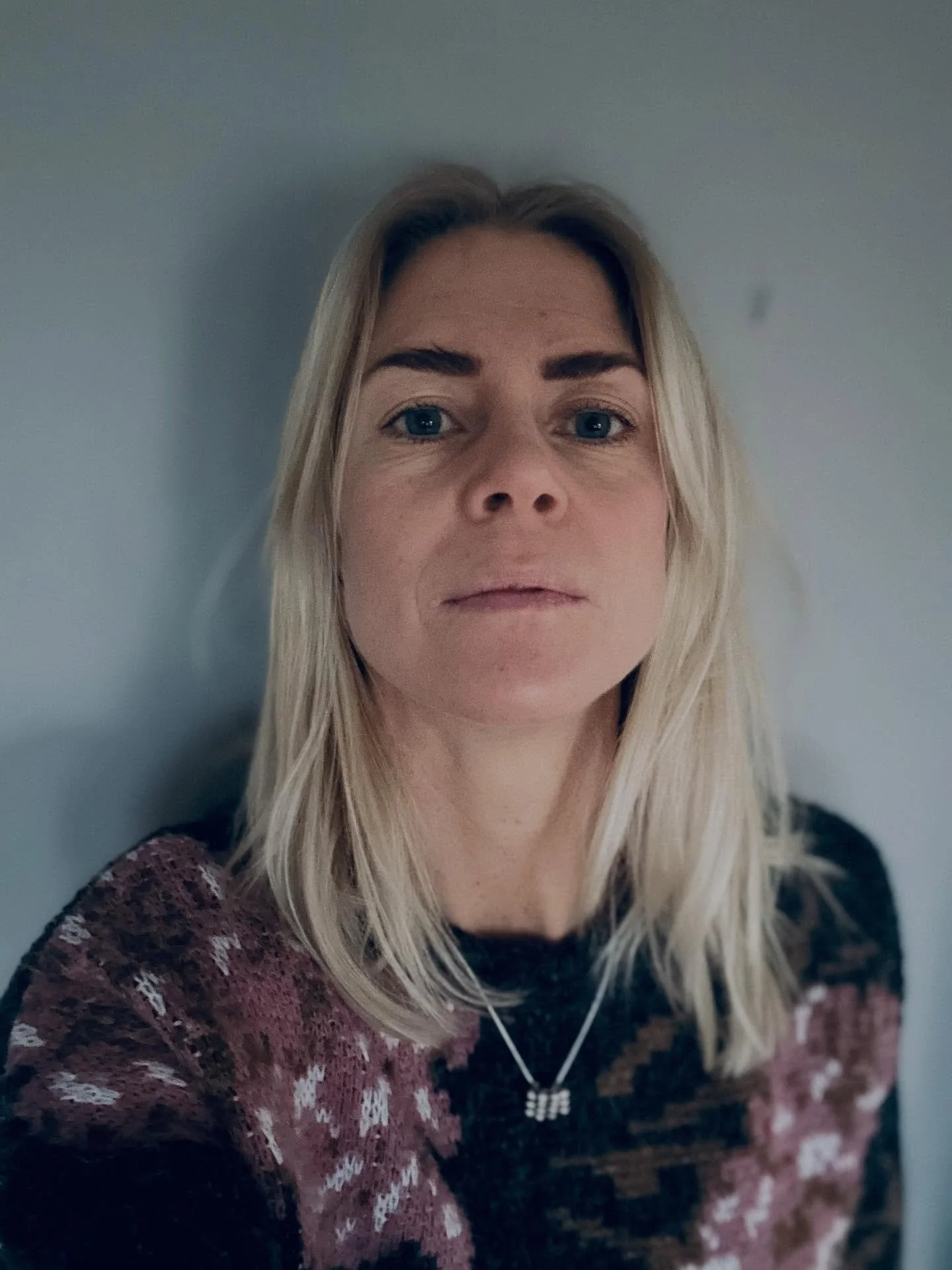 Allt &auml;r OK 🤍

&Auml;ven om det inte k&auml;nns s&aring;.
&Auml;ven n&auml;r verktygen 
inte k&auml;nns som att de r&auml;cker till.
F&ouml;r att v&auml;dret, pms, post-S&auml;len, 
f&ouml;r f&aring; mellanrum och allt annat ocks&aring; existera