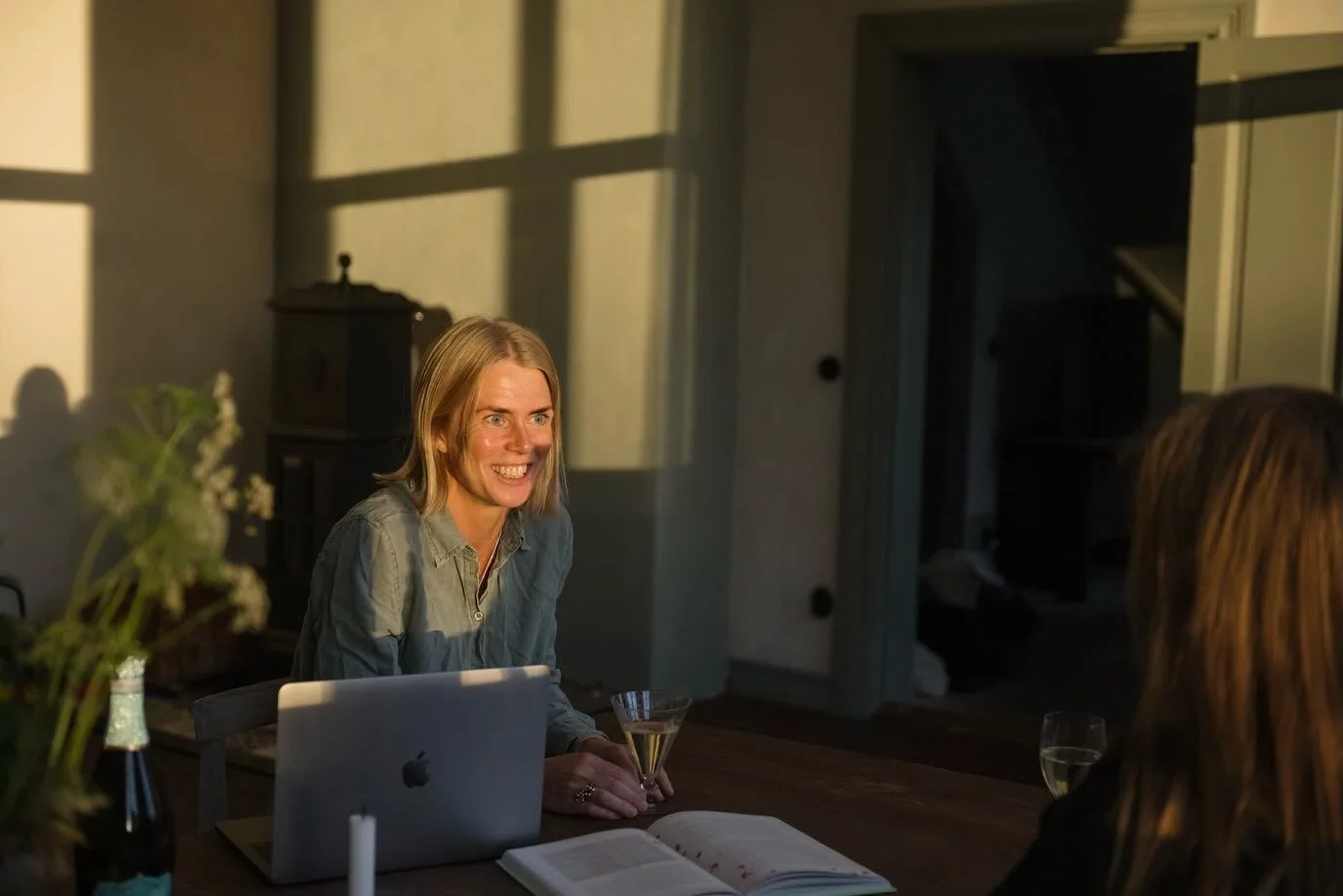 Lyssna&hellip;. 🤍

Lyssna p&aring; din kropp.
Lyssna p&aring; ditt hj&auml;rta.
Lyssna p&aring; din mage.
Lyssna p&aring; dina medm&auml;nniskor.

Vi &auml;r inte skapta f&ouml;r att leva ensamma och klara av allt sj&auml;lva. Jag vet det, du vet de