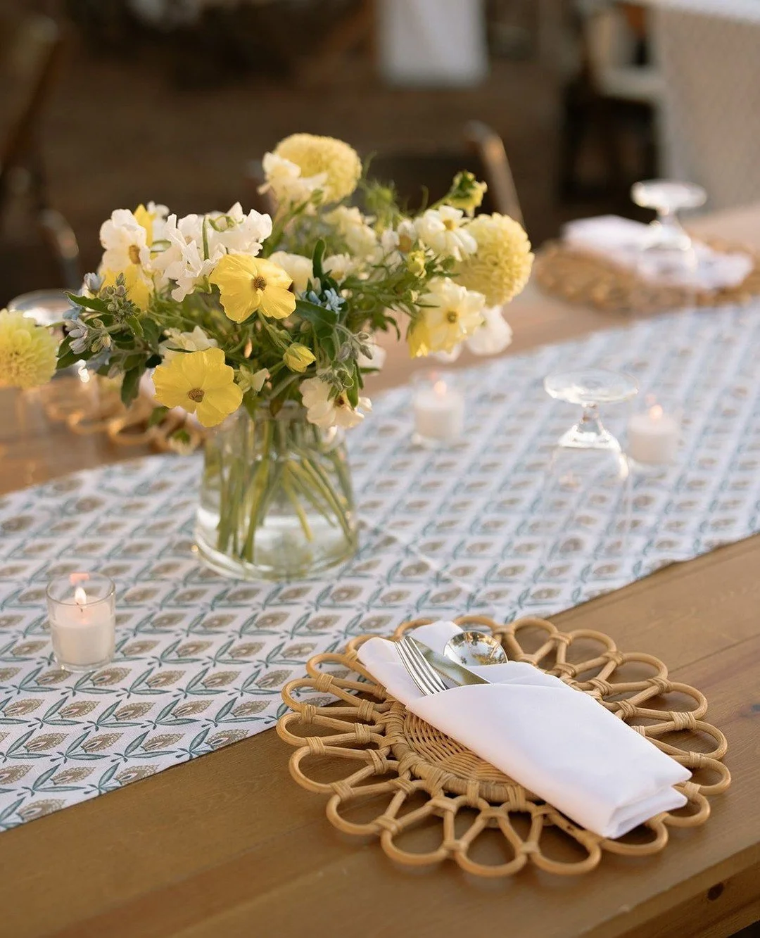 A golden hour rehearsal dinner to remember at @kiawahresort Mingo Point for Rachel + Warren. 🌼  #LionHouseEvents