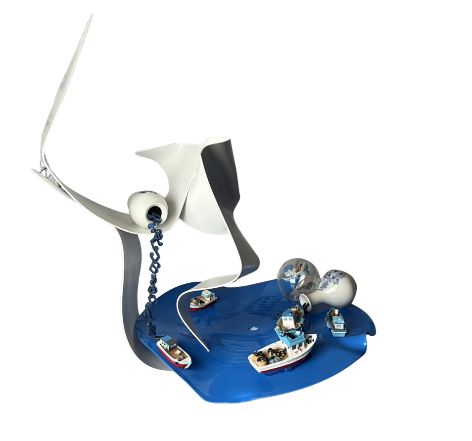 Sounds of the sea
/ Sculpture/ 
epoxy+plastic+misc/
