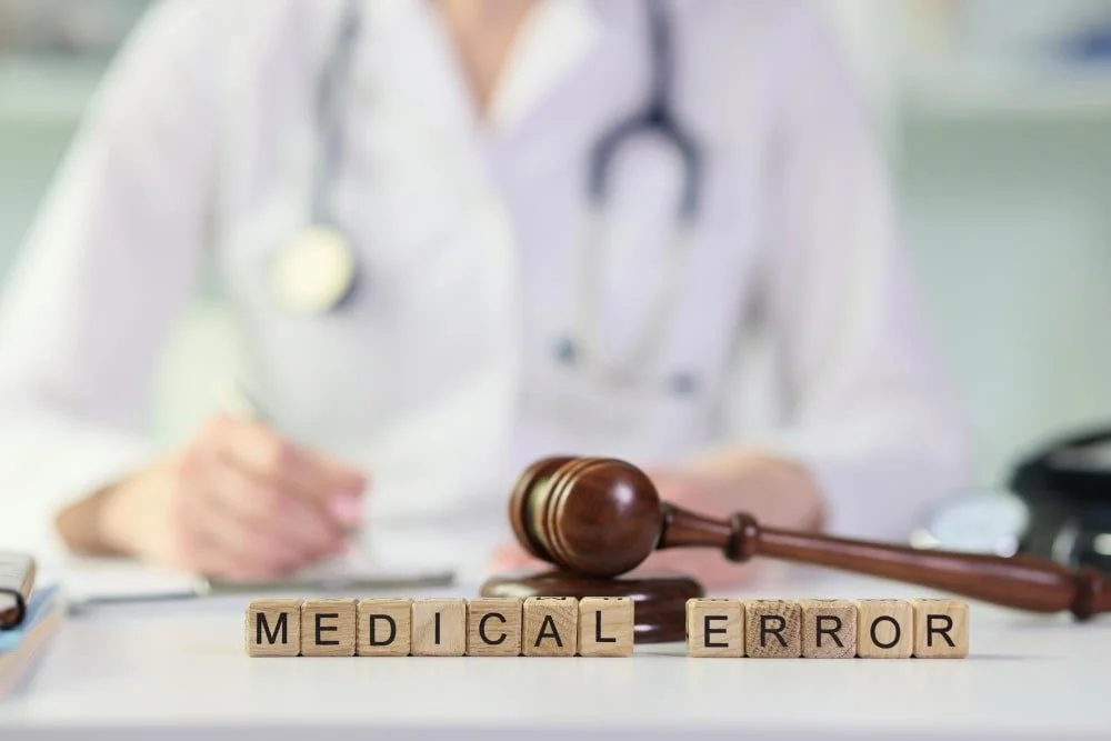 How a Medical Negligence Lawyer Can Help with Justice?