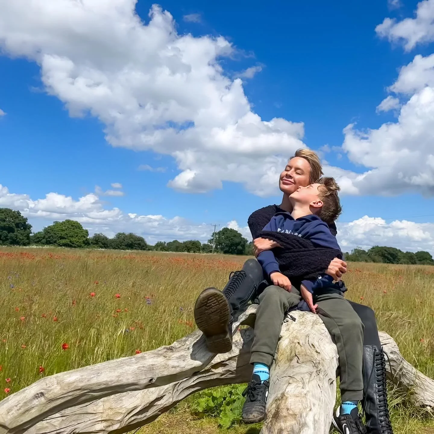 Catching some rays and fresh air while we can 🌺🌼🍃☀️💕

Thank you @elzejeff2020 and @jjwrigglebum for a magical day out! 🦄🪄🧚

#SummerDays #DaysOut #FamilyTime #FathersDay #GrandfathersDay