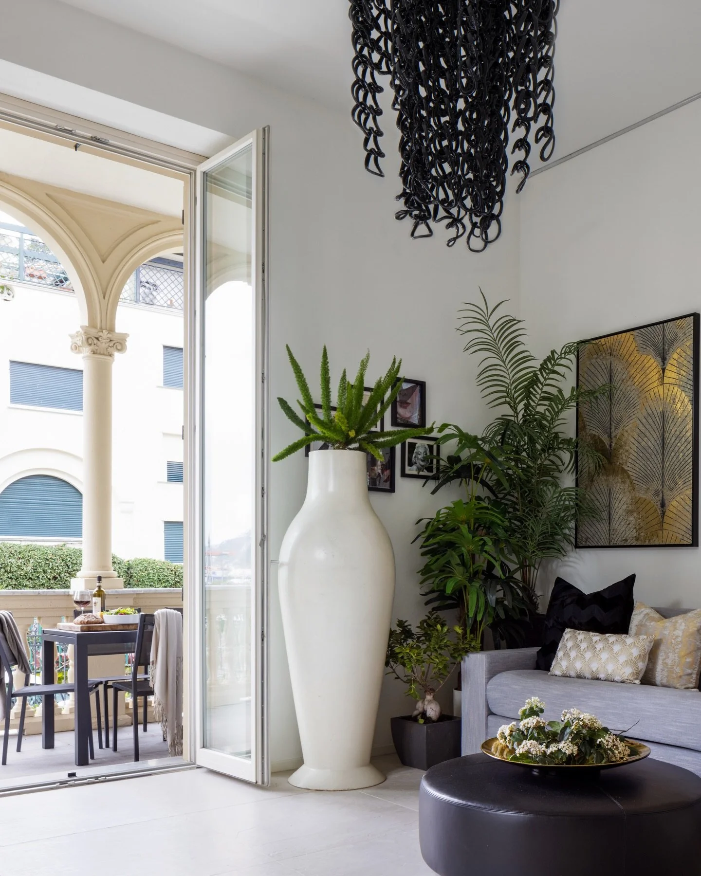 Paraggi Apartment 🌿

Light spills across two generous levels, where mornings drift in from the sea and evenings soften over the terrace.

There is space to gather.
Space to withdraw.
Space to breathe.

Discover more via the link in our bio ✨

#Villa