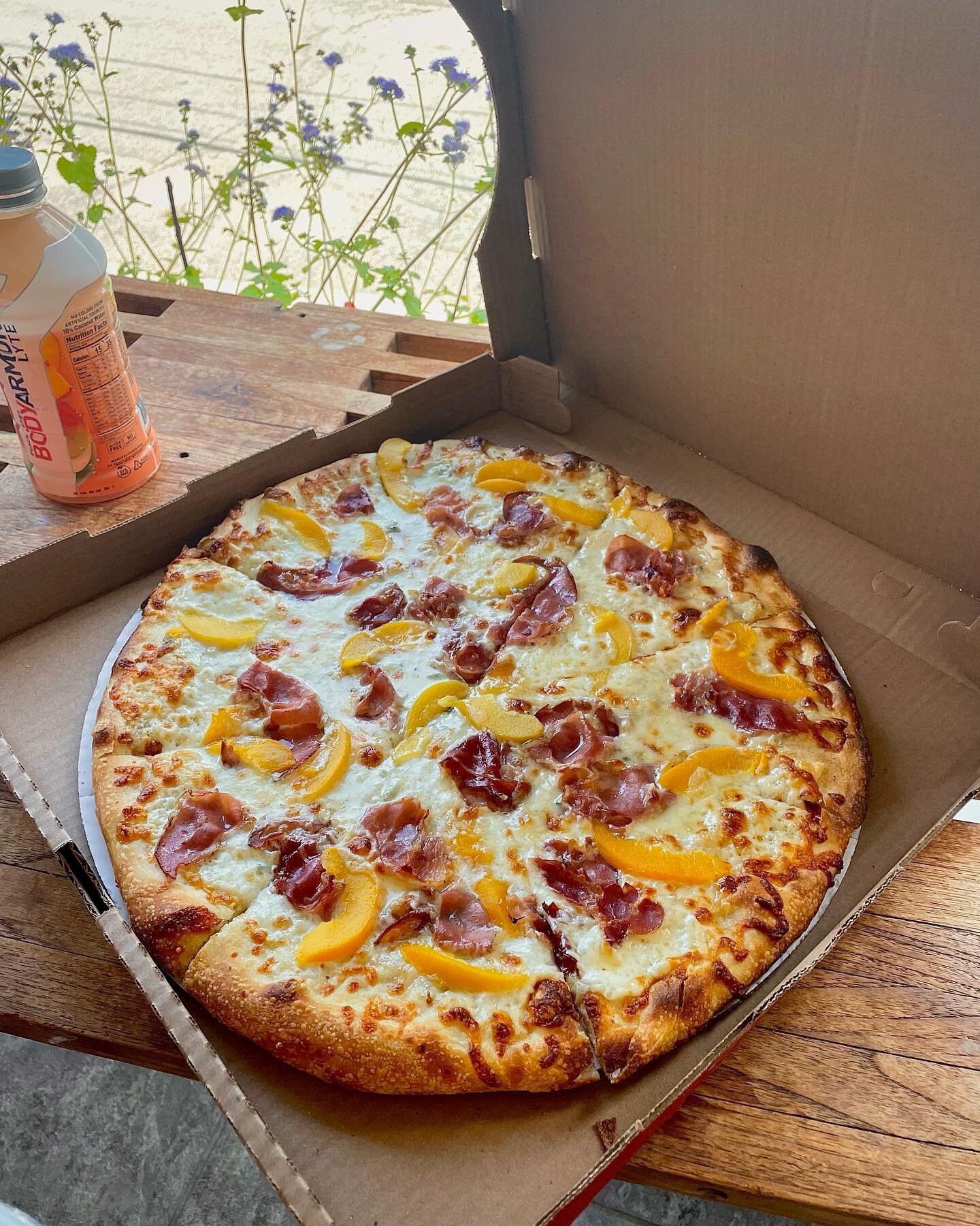 This is our Prosciutto, Peaches, and Gorgonzola pizza. Sweet bites of peach coupled with salty prosciutto make the perfect pairing. Come try this pie at Palmer&rsquo;s. 
.
.
.
.
.
⠀⠀⠀⠀⠀⠀⠀⠀⠀
#noank #noankct #local #shopct #shoplocal #newengland #class