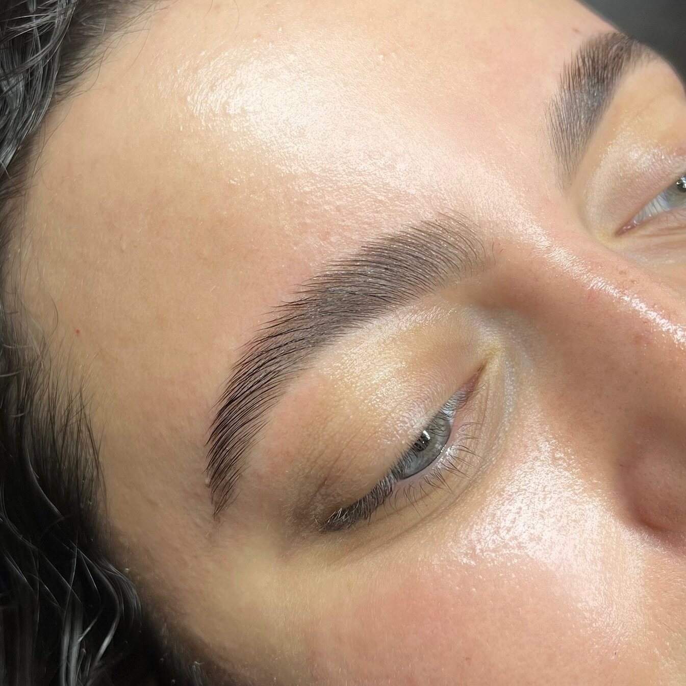 Brow tints could be as natural or as defined as you wish! Each service is completely tailored to what your personal needs + goals are ✨

Currently booking appointments for next month! Booking link found in bio 🗓️