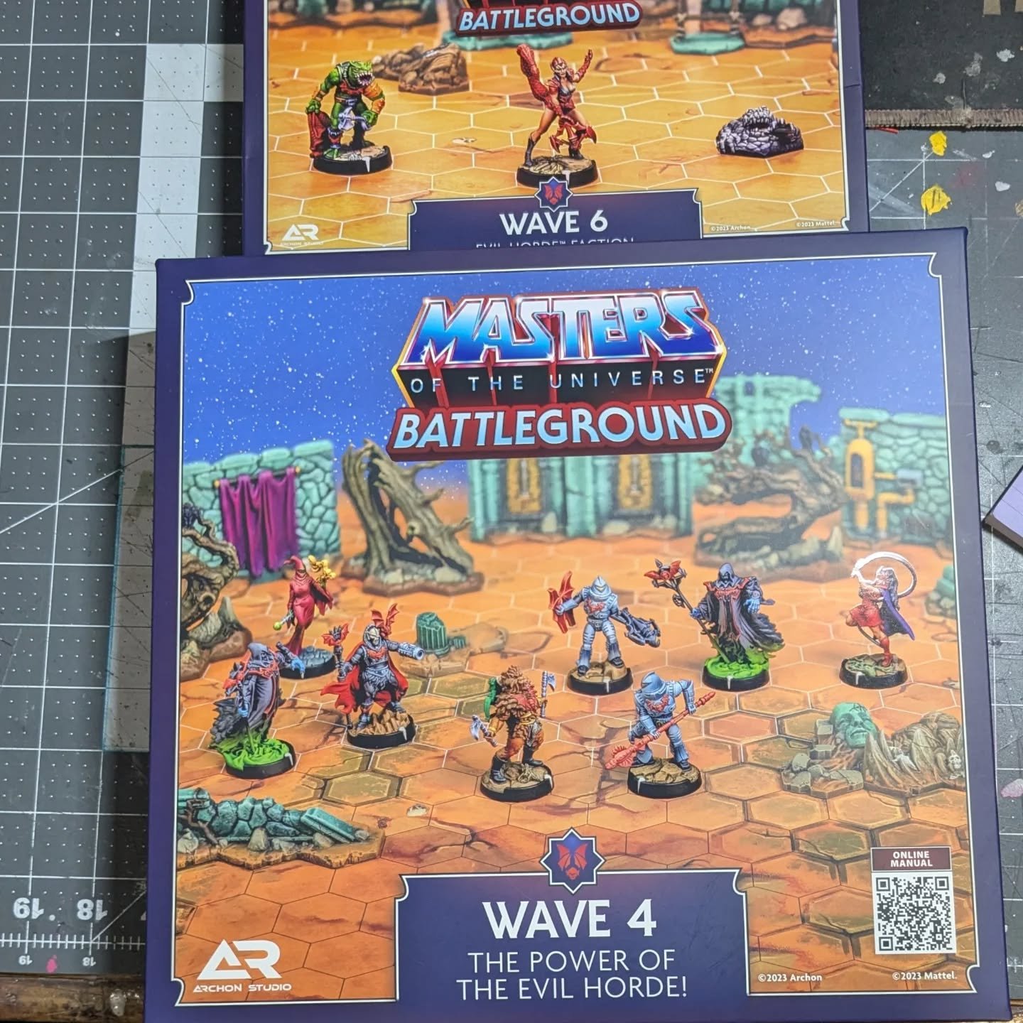 While my initial gamefound haul was bountiful, I didn't end up with Catra or Scorpia, and that would not do. And to bet I'm figuring out kitbashes for Kyle, Lonnie, and Rogelio.

TGIF other buckets.

#kitbash #tabetopgaming #miniatures #miniaturemaki
