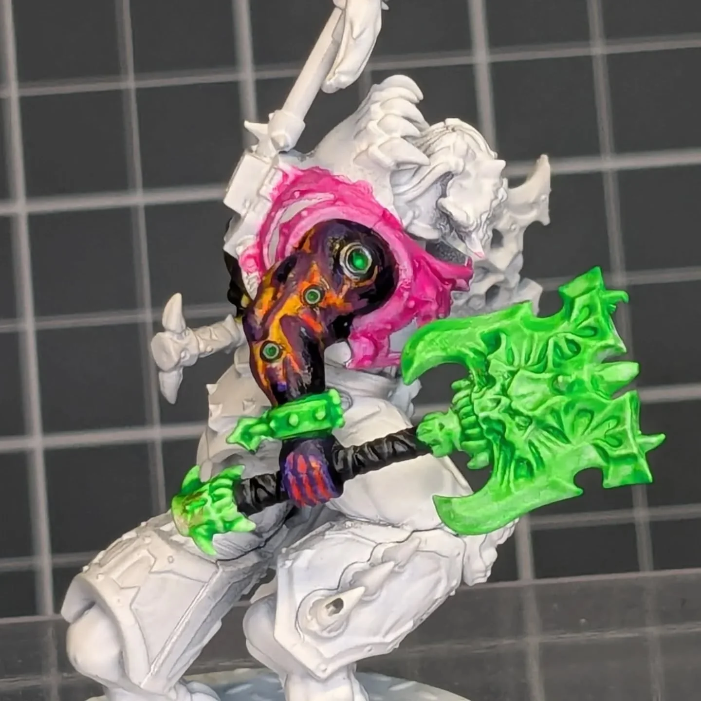 Text paint. Because it was entirely possible that neon green weapons, Barbie pink and white armour, then 90s purple and orange magma skin could have been too much.
Happy to report that it is a lot, and it rules.

#WIP #Ageofsigmar #bladesofkhorne #wo
