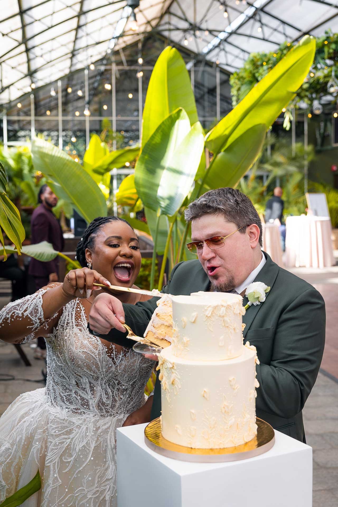 The-Planterra-Conservatory-Detroit-Wedding-photography22.jpg