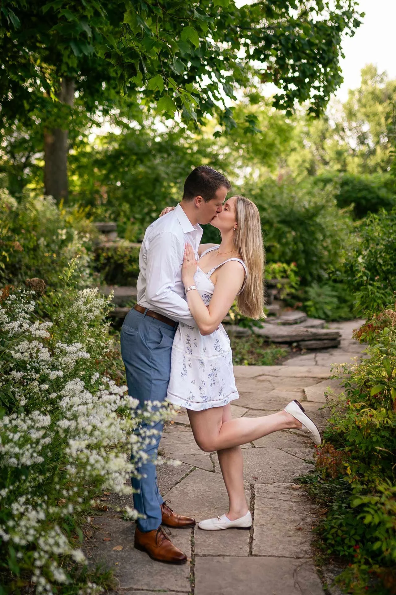 What-to-Wear-for-Engagement-Photos-in-Chicago-Caleb-schaftlein-photography2.jpg