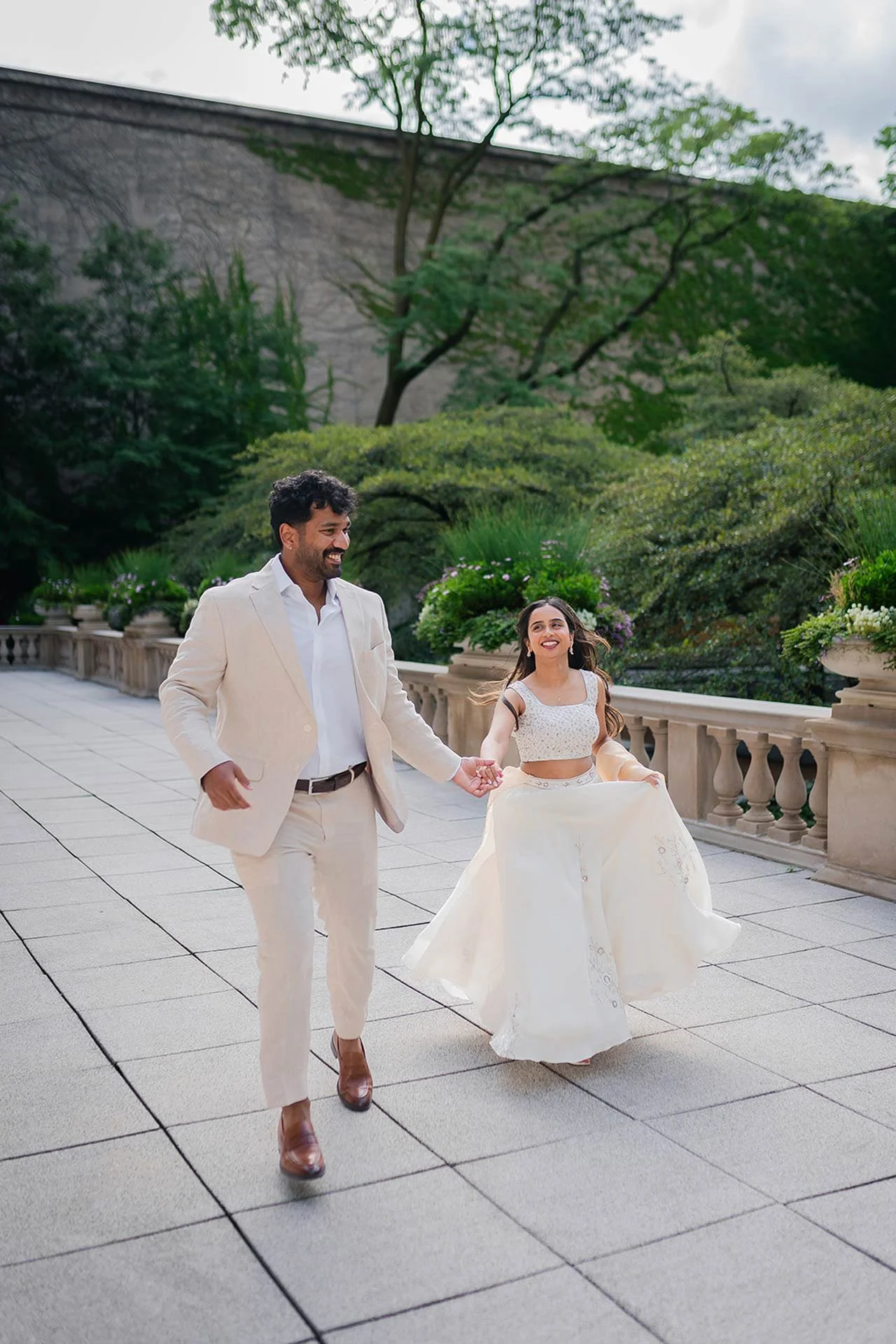 What-to-Wear-for-Engagement-Photos-in-Chicago-Caleb-schaftlein-photography5.jpg