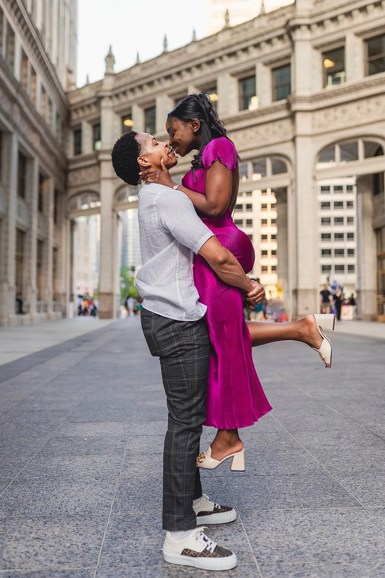 What-to-Wear-for-Engagement-Photos-in-Chicago-Caleb-schaftlein-photography8.jpg