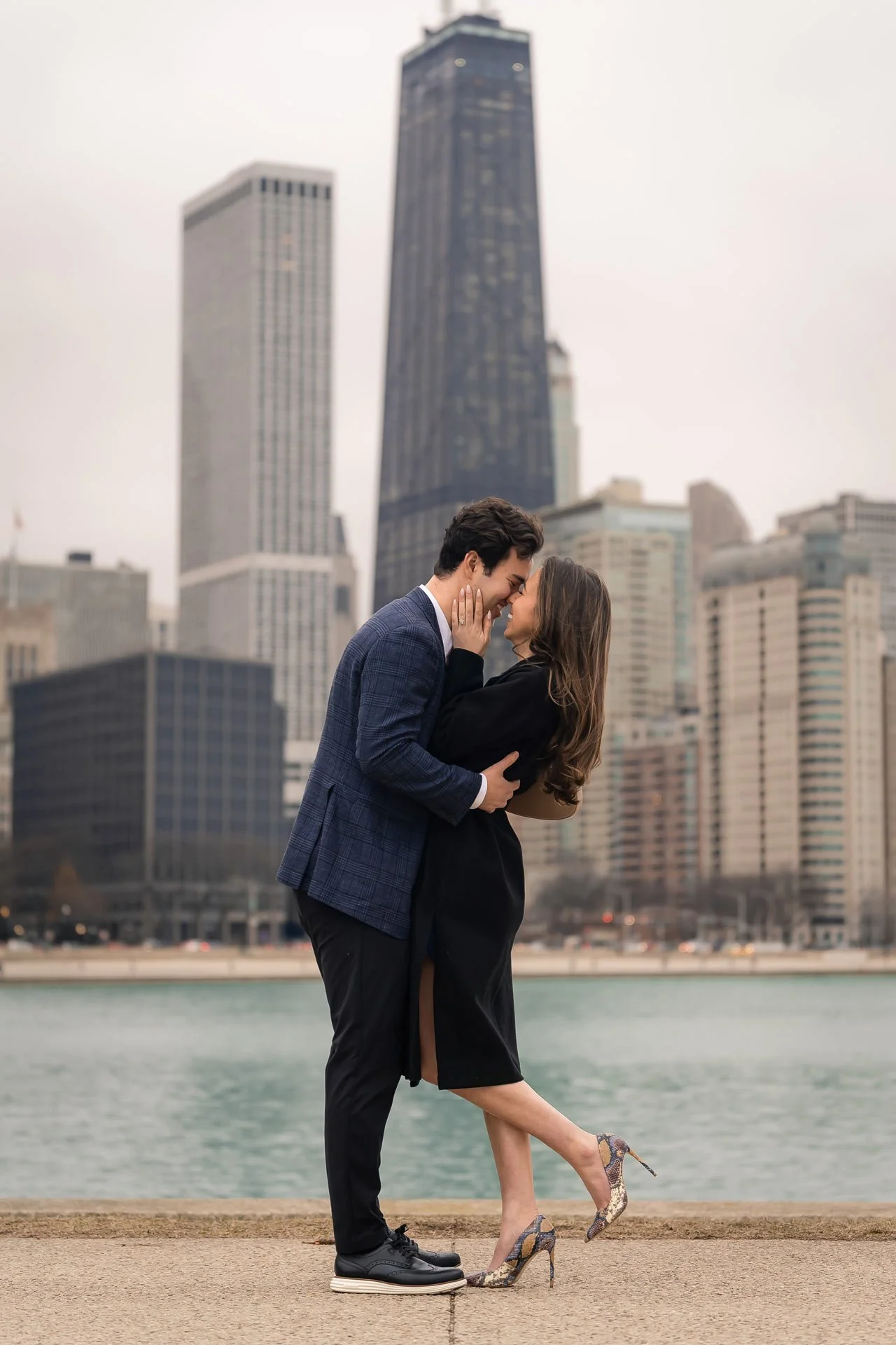 What-to-Wear-for-Engagement-Photos-in-Chicago-Caleb-schaftlein-photography11.jpg
