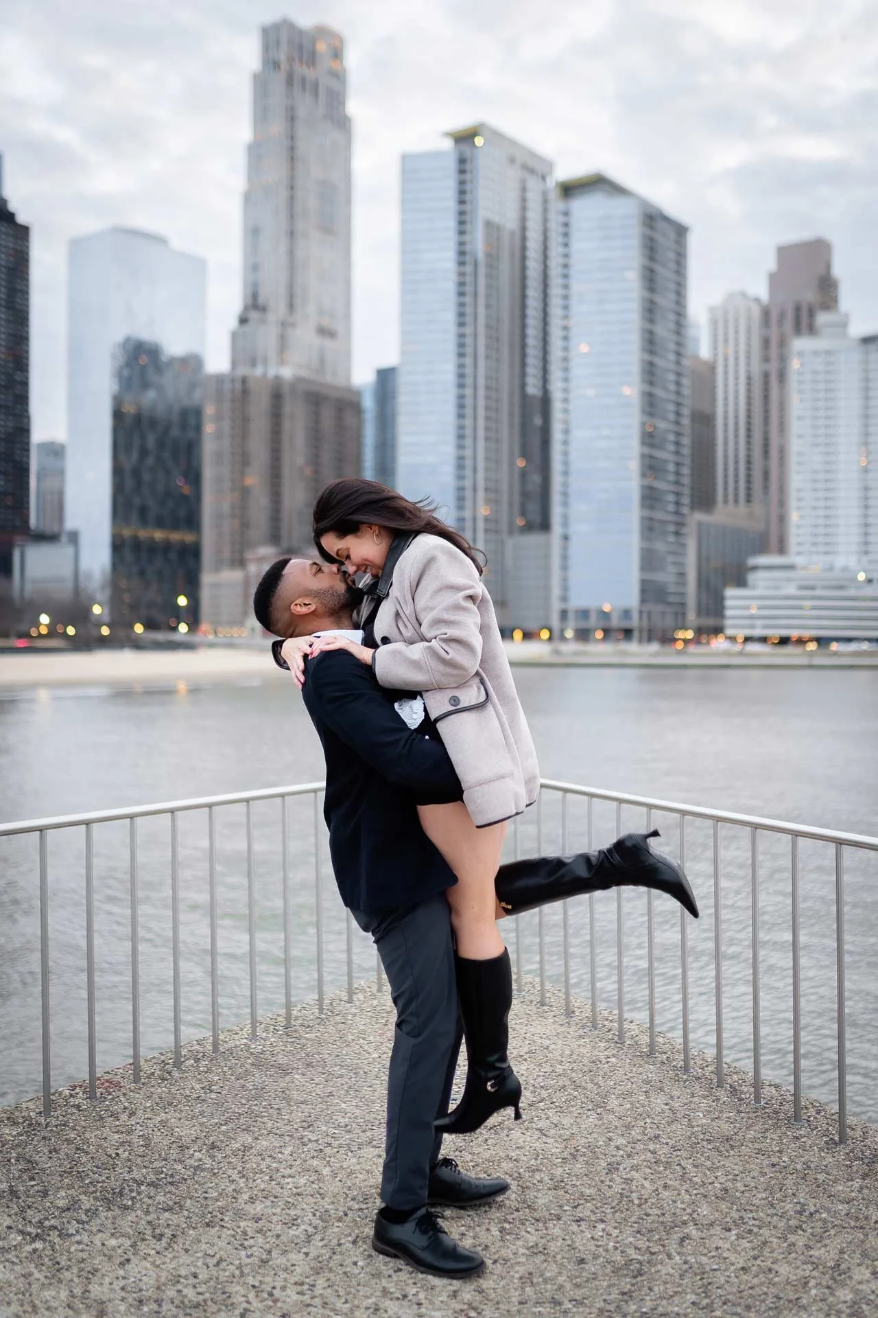 What-to-Wear-for-Engagement-Photos-in-Chicago-Caleb-schaftlein-photography19.jpg