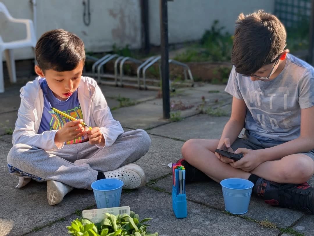 A lovely sunny evening spent outdoors decorating plant pots and planting petunias! ☀️🪴

#L30YC #SpringVibes #PetuniaPower #PlantingPositivity #OutdoorFun