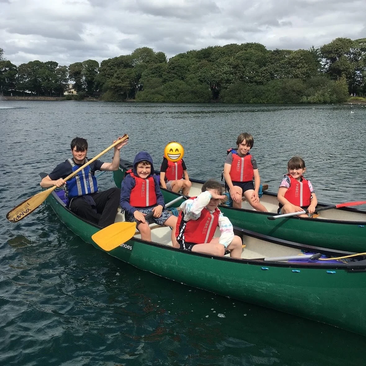 Week 2 of our #HAF2025 summer programme 🙌😊 Young people have taken part in a variety of land and canoeing activities while exploring nature and learning outdoors! 🌊🛶⛳️🧗‍♀️ 
Funded by the Department for Education @sth_familyhubs @sthelenscou