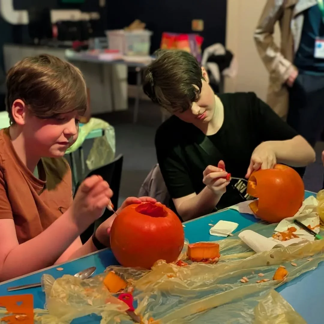 πΈοΈπ» We got into the spooky season spirit at GLOW this week by carving pumpkins! πβ¨
So many creative (and slightly scary!) designs — the perfect way to kick off Halloween vibes! π§‘π―οΈ