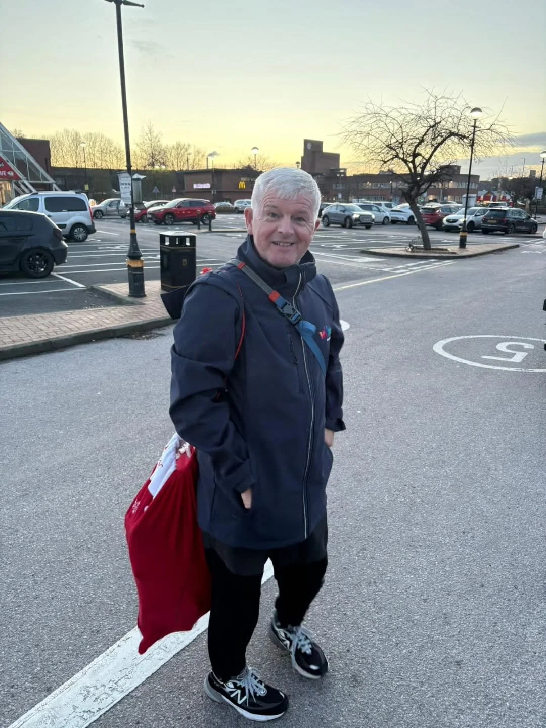 Spotted: Santa Dave making his rounds in St Helens 🎅🎁
Selection boxes delivered ✔️
Smiles shared ✔️
Outreach magic ✨

👉 Follow us to see more of our festive outreach and the work we&rsquo;re doing with young people this winter!

#VibeUk #StHelens 