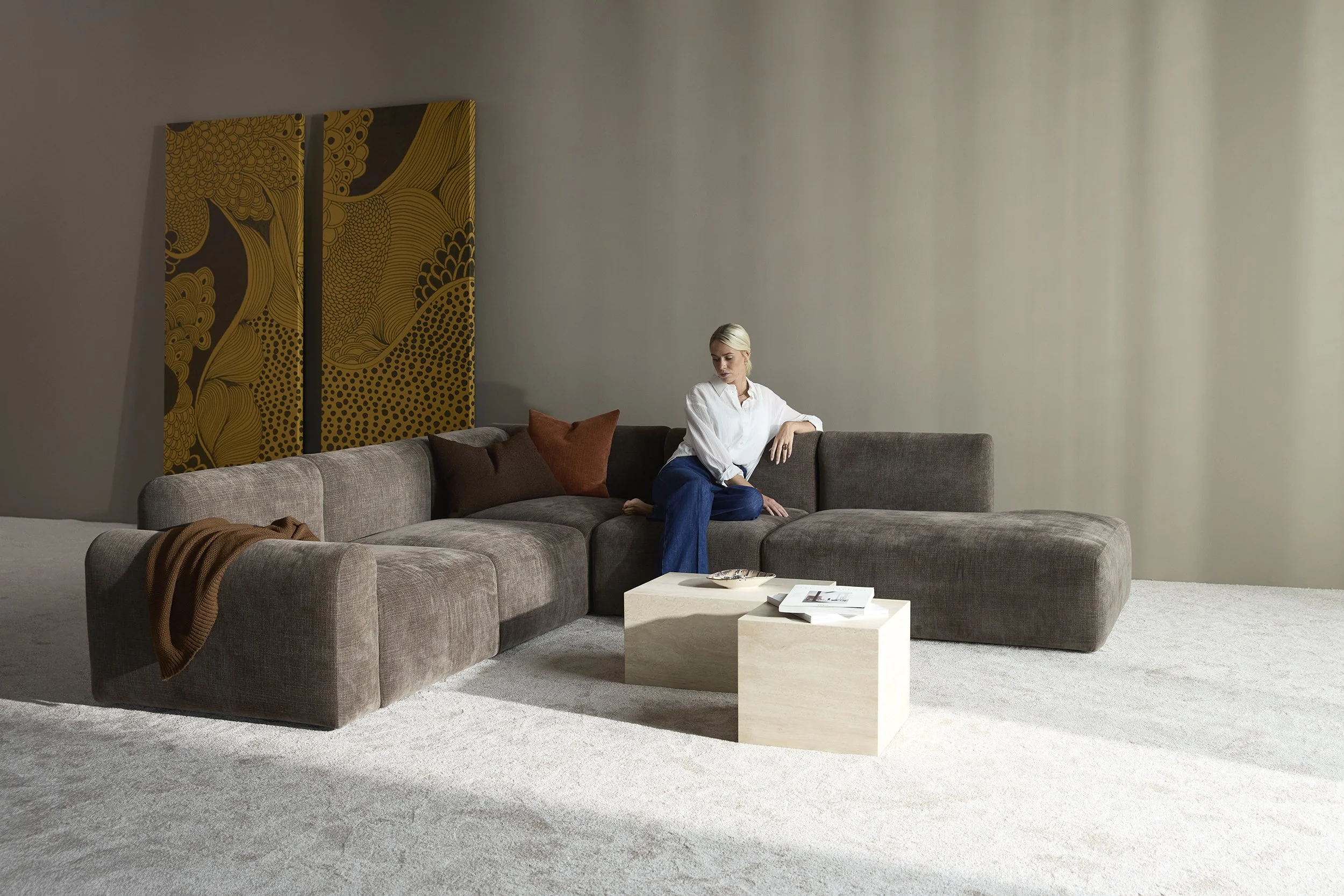 Rund-Casual-Sofa-77E+77E+72H+77A+77D-411-Low-e1.jpg