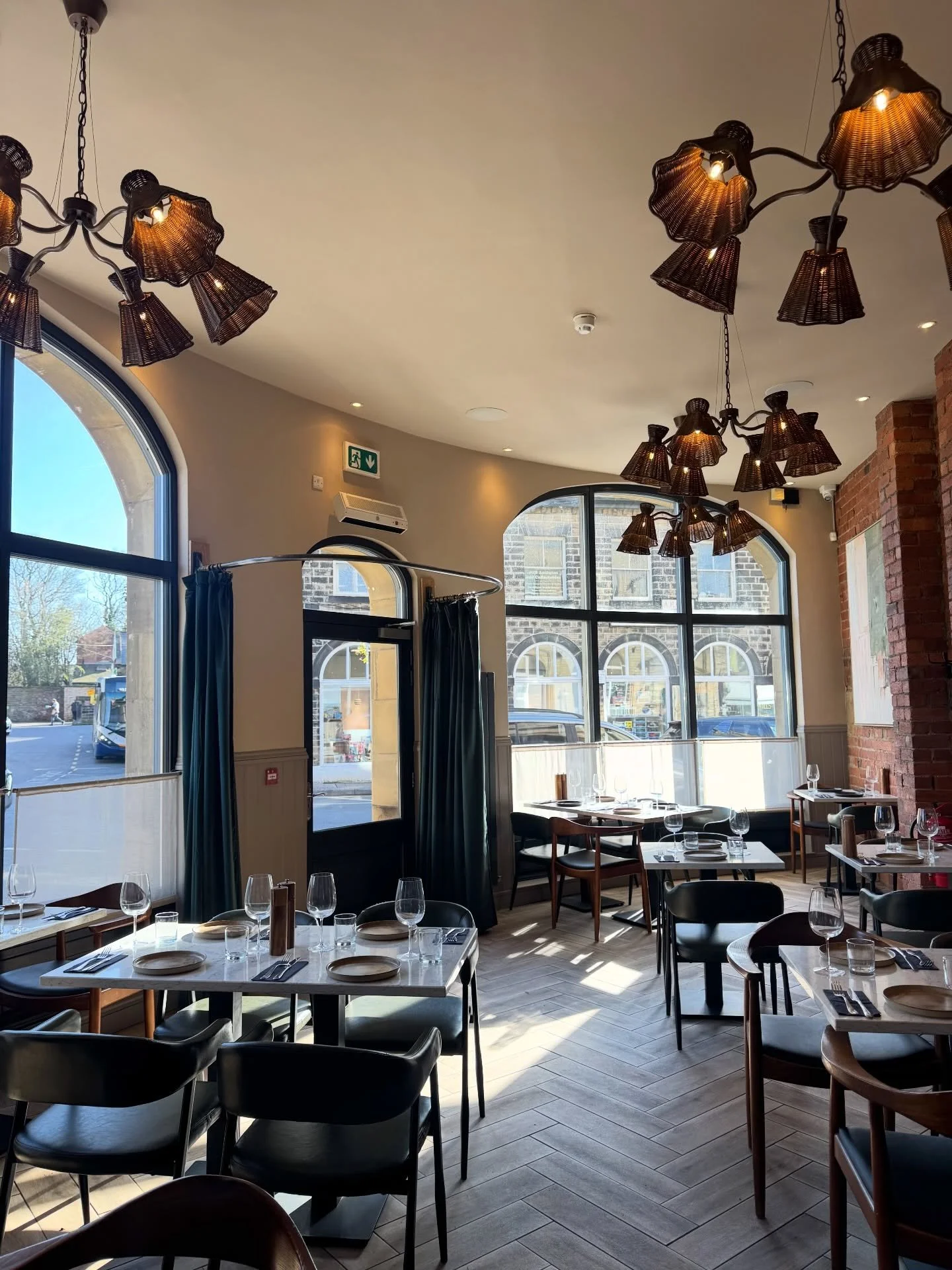 Rainy weekend? We&rsquo;ve got you covered ☔️

Escape the drizzle and settle in at The Vault 🍽️

Join us for:
&bull; Saturday lunch Set Menu
&bull; &Agrave; la carte dining
&bull; Sunday Lunch (the ultimate comfort fix)

Good food, warm atmosphere, 