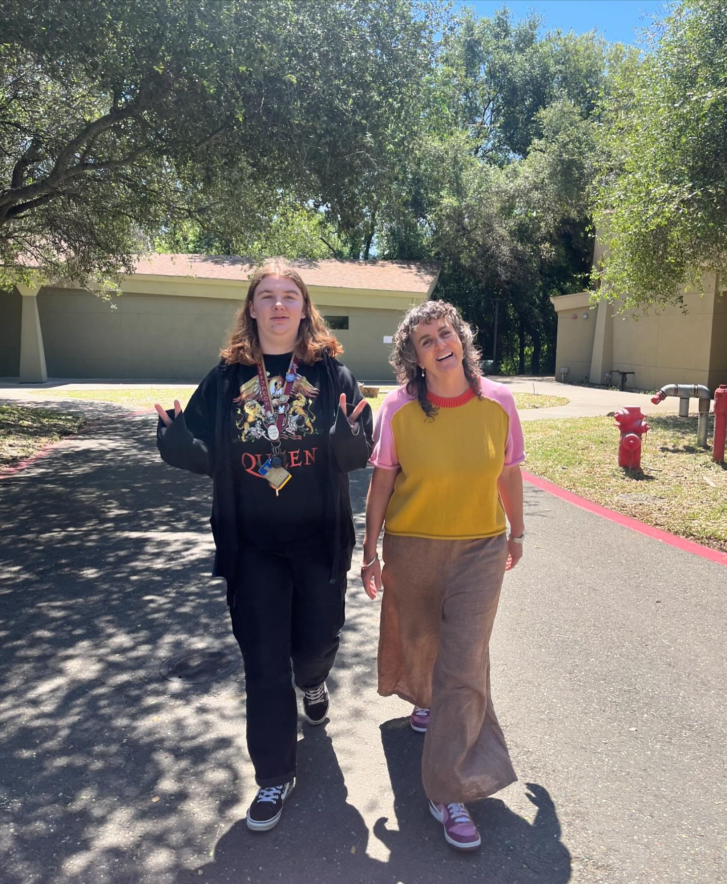 Walk &amp; talks with teachers (and an occasional donut) does a High Schooler&rsquo;s body and mind good ☺️👍

Each quarter, our High School Teachers meet with their Academic Advisees to partner with them in reflecting on their goals and thinking thr