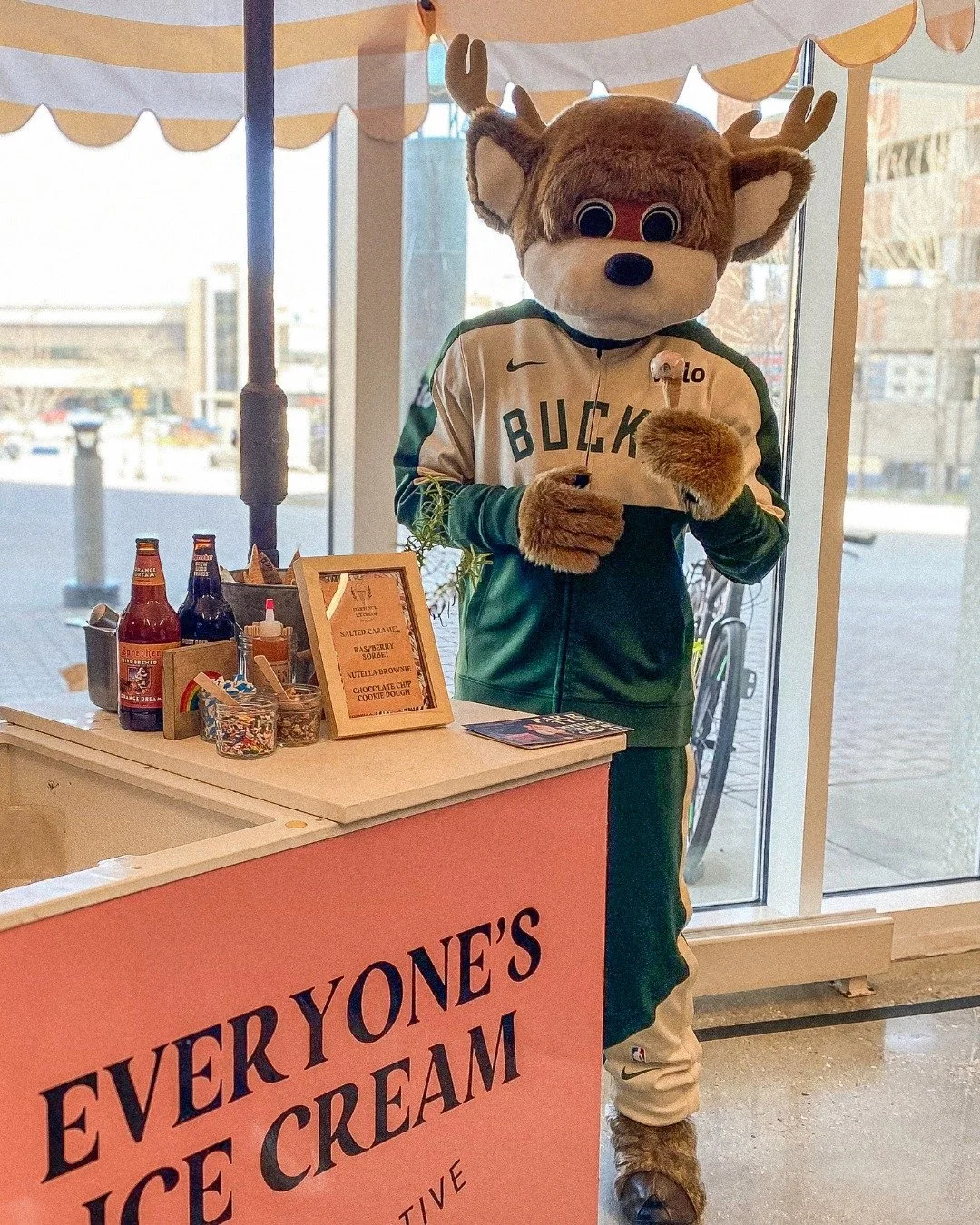 Alright, fam. Let&rsquo;s make ice cream the reason for the season.🍨🎁❄️⛄🎄🔔

Everyone&rsquo;s Ice Cream is rolling in with our new drop-off Holiday Package that&rsquo;s got more cheer than your aunt&rsquo;s spiked eggnog.
 We&rsquo;re talking four