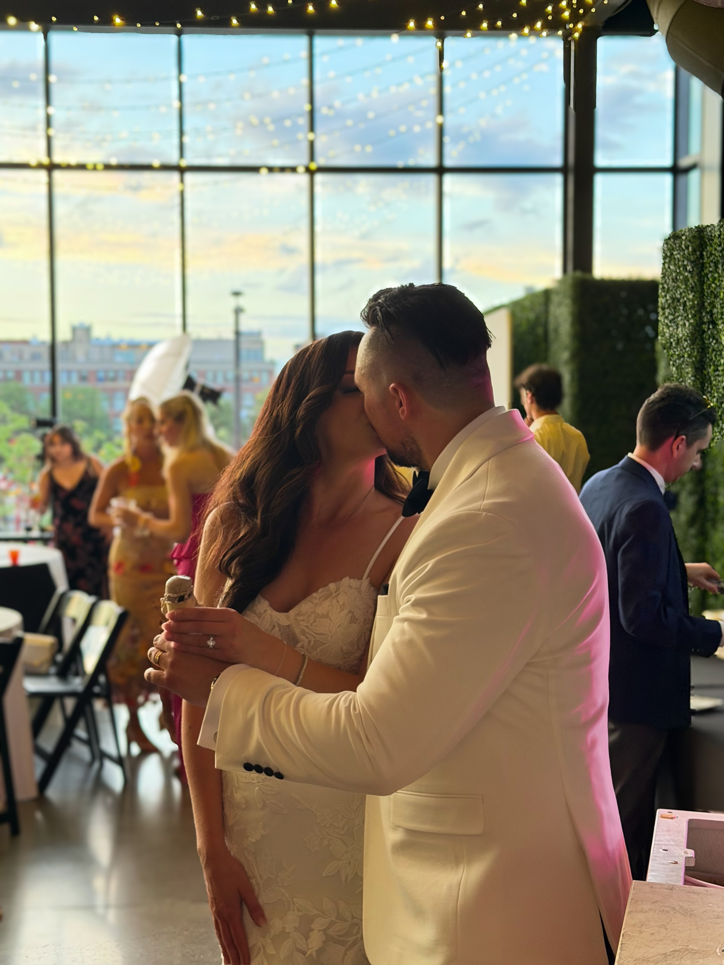 Hot damn Staci + Nick y&rsquo;all know how to party 💍💃🏻🪩🎉
 
Last weekend Everyone&rsquo;s Ice Cream cart rolled right up next to the dance floor, and we are proud to report that mini cones🍦might be our favorite wedding move.
 
Itty bitty 🤏🏼 c