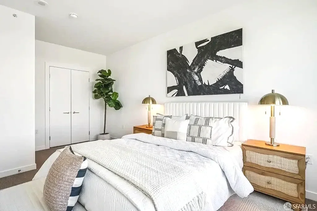san-francisco-home-staging-condo-staging-bed-room-soma-2.webp