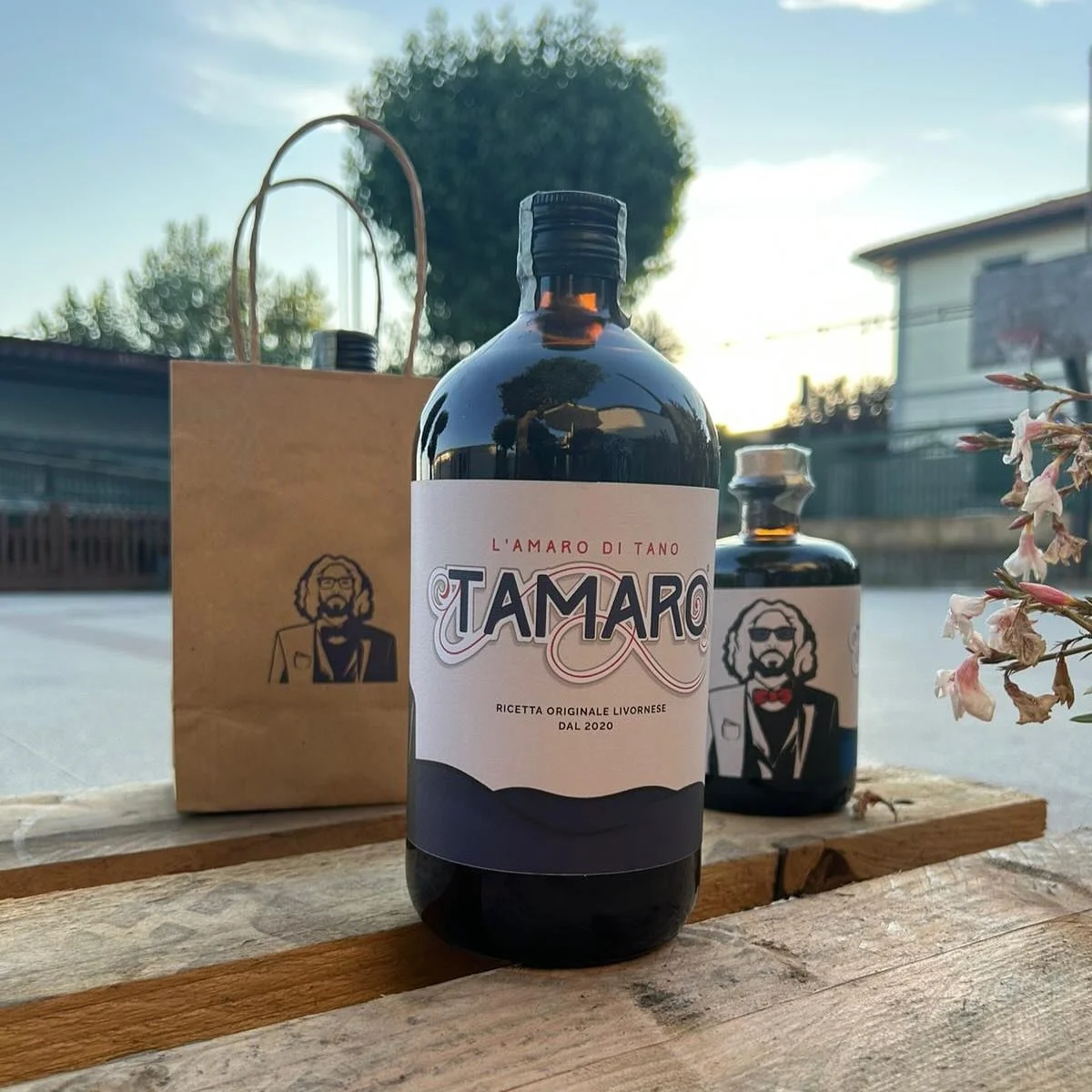 Stesso gusto, doppia durata!
Presentiamo oggi il nuovo formato da 1 litro dell&rsquo;Amaro Tamaro.

Assaggialo nei locali affiliati oppure acquista una bottiglia presso l&rsquo;official store del bar del @circolinoarcicollinaia 

Commenta questo post