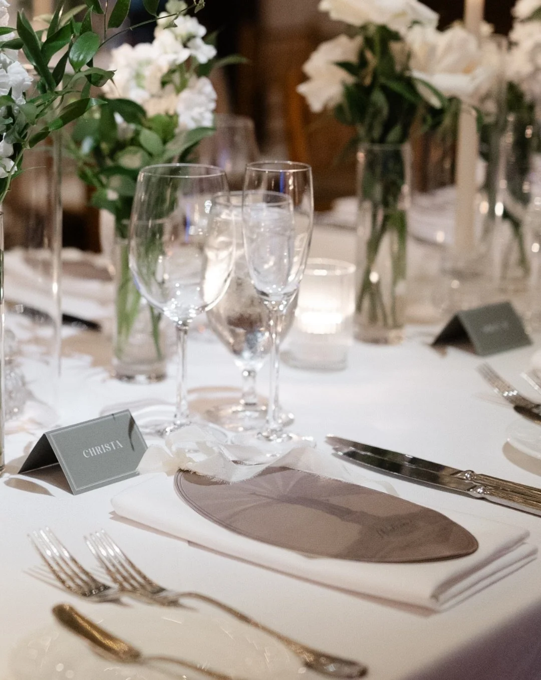 Swipe for the story behind the design 🗽 guests revealed the wedding courses underneath this vellum cover!

#libertywarehouse #nycweddings #brooklynwedding #brooklynweddings #nycwedding