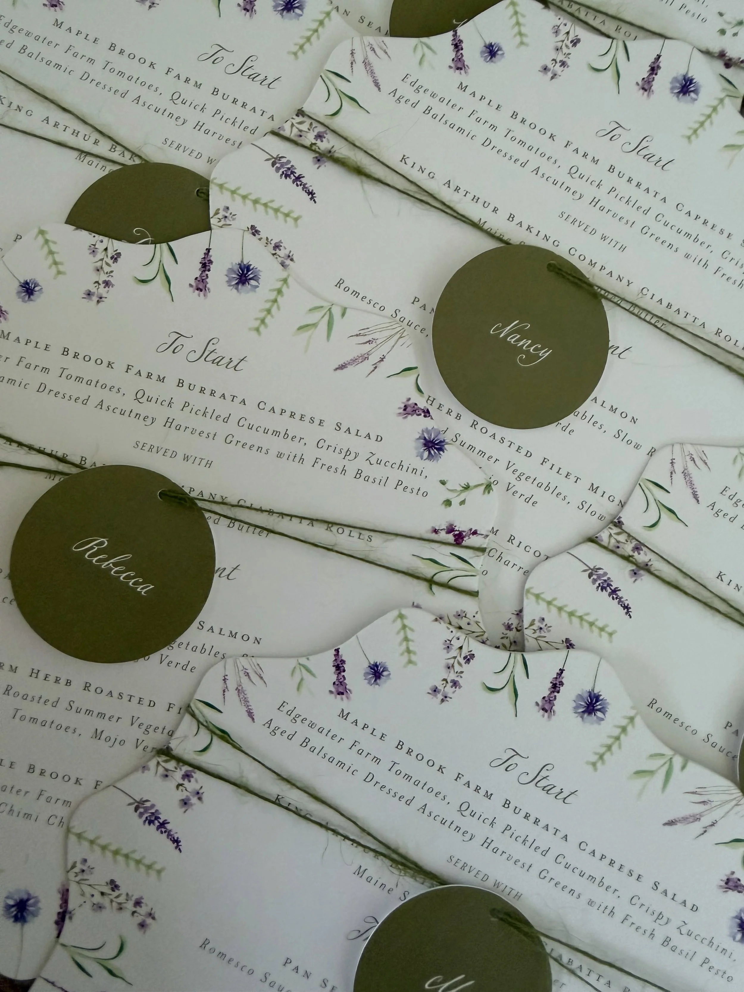 For A&amp;B&rsquo;s wedding in NH at a family home, we wanted the menus to really celebrate all the local ingredients guests would be enjoying in their meals. 💜💚 This scalloped menu card &amp; twine place card combo is a 2026 favorite for me! 

#cu