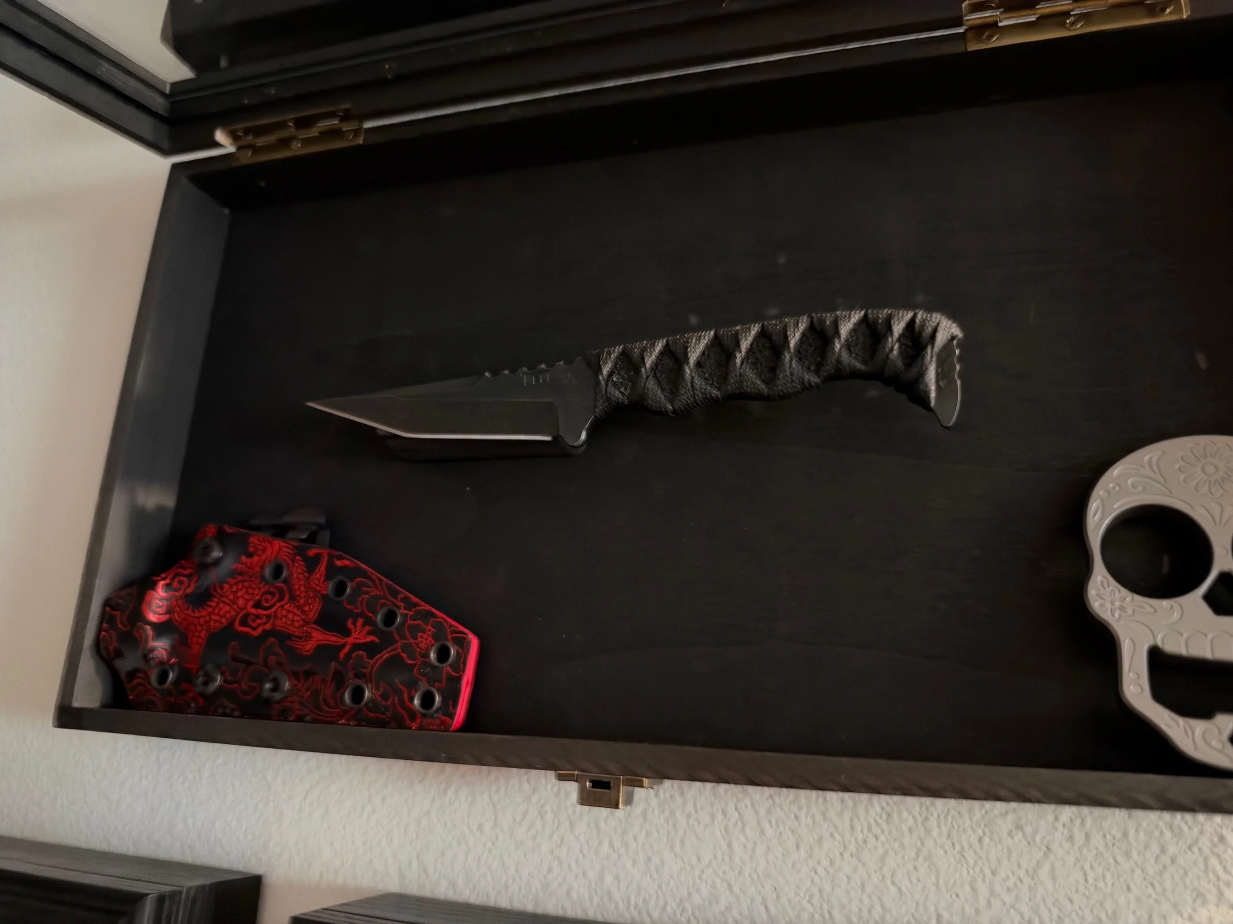 Single Knife Shadow Box