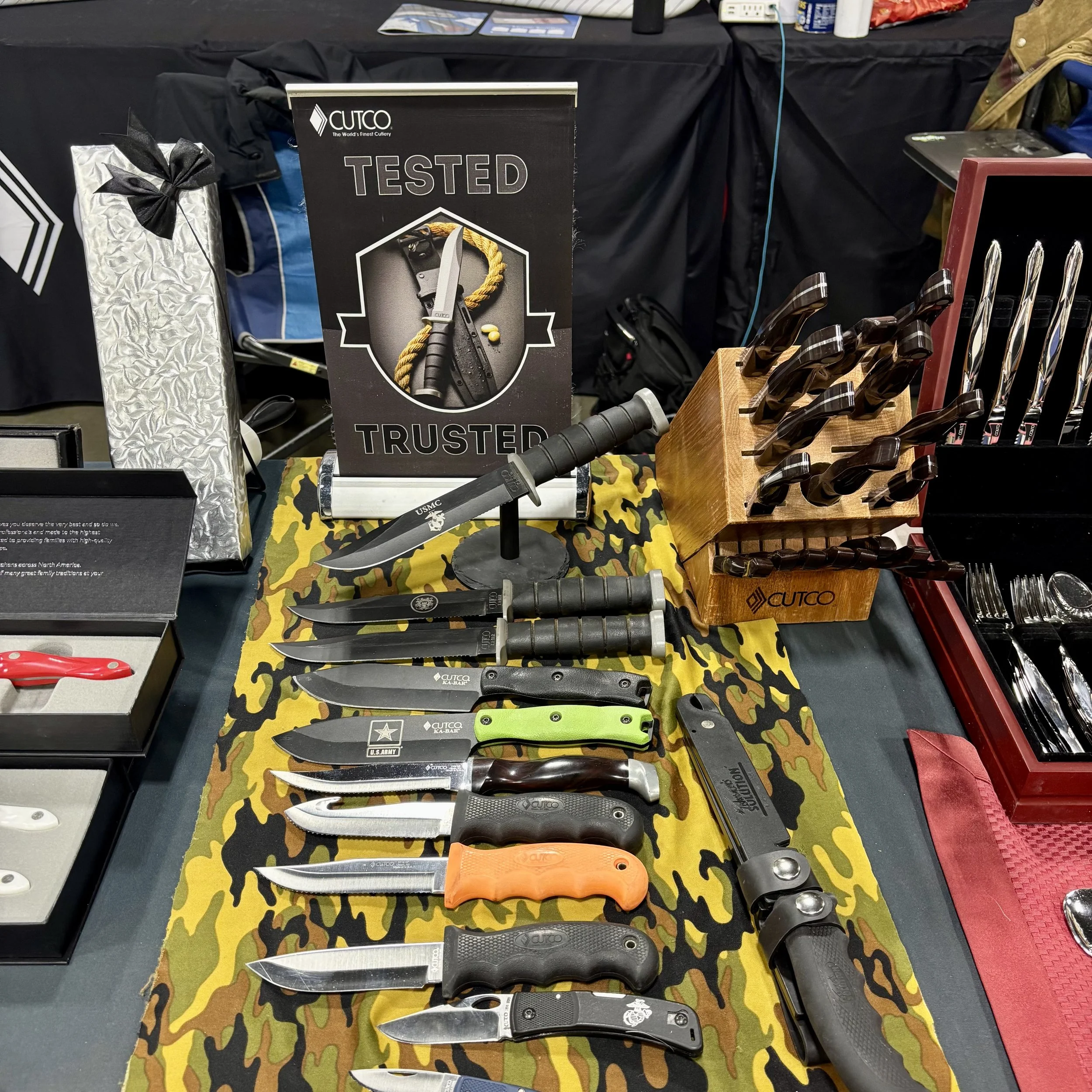 Magnetic Knife Stand - CUTCO/KA-BAR