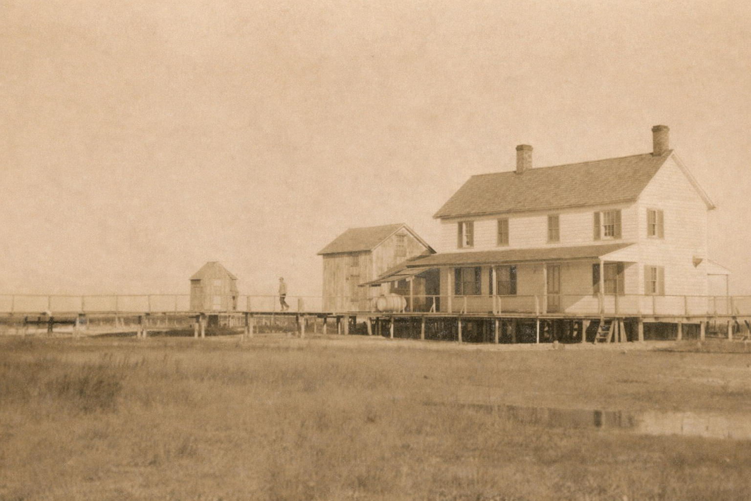 2017.09.007 Cobbs Island main clubhouse 1925 (before fire).png