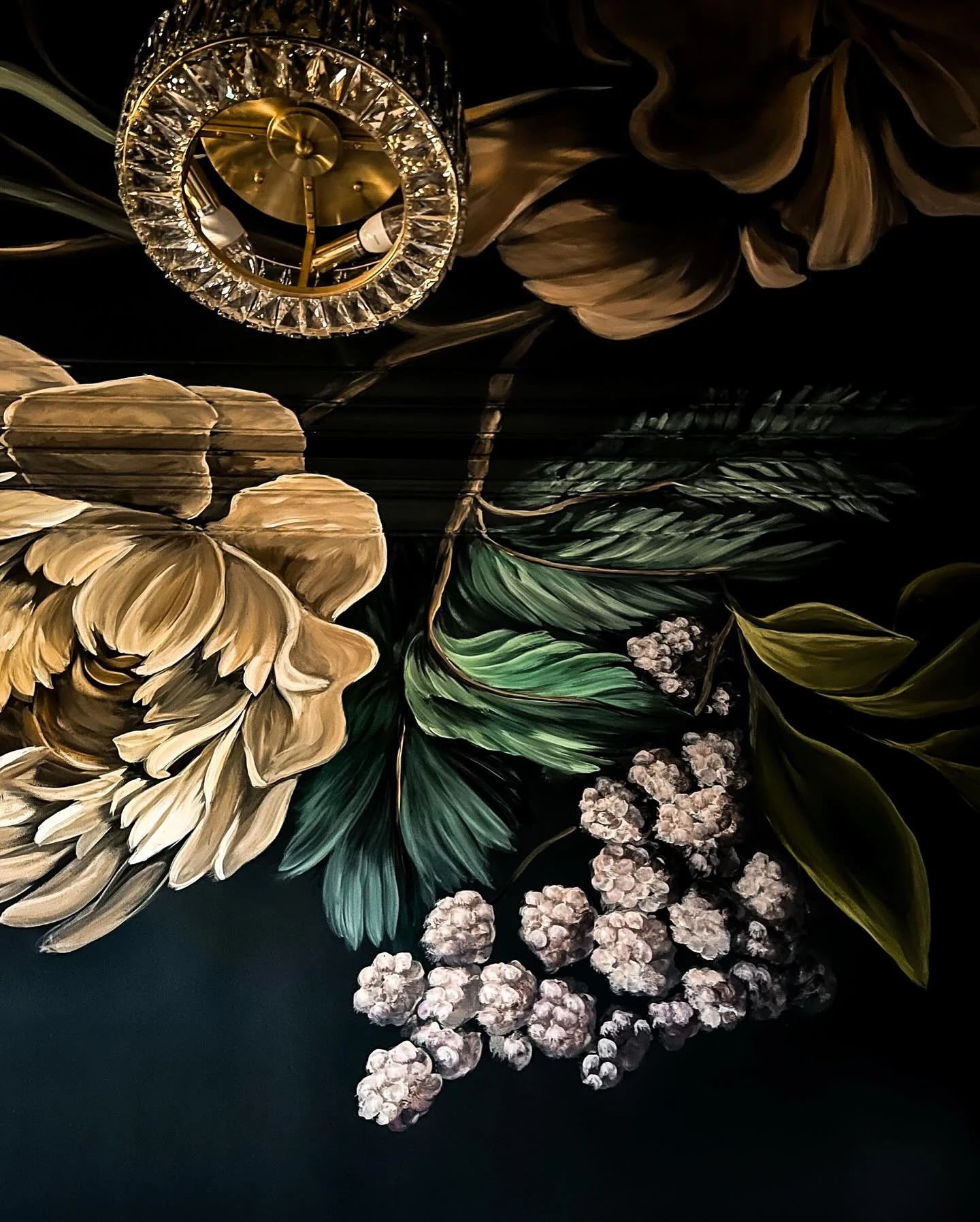 ✨ Monday Mural Magic: Midnight Bloom ✨

Created for a guest bathroom, Midnight Bloom was painted to balance depth with delicacy, letting soft blooms unfold against a richly dark backdrop. The client gave me full creative freedom, allowing me to paint