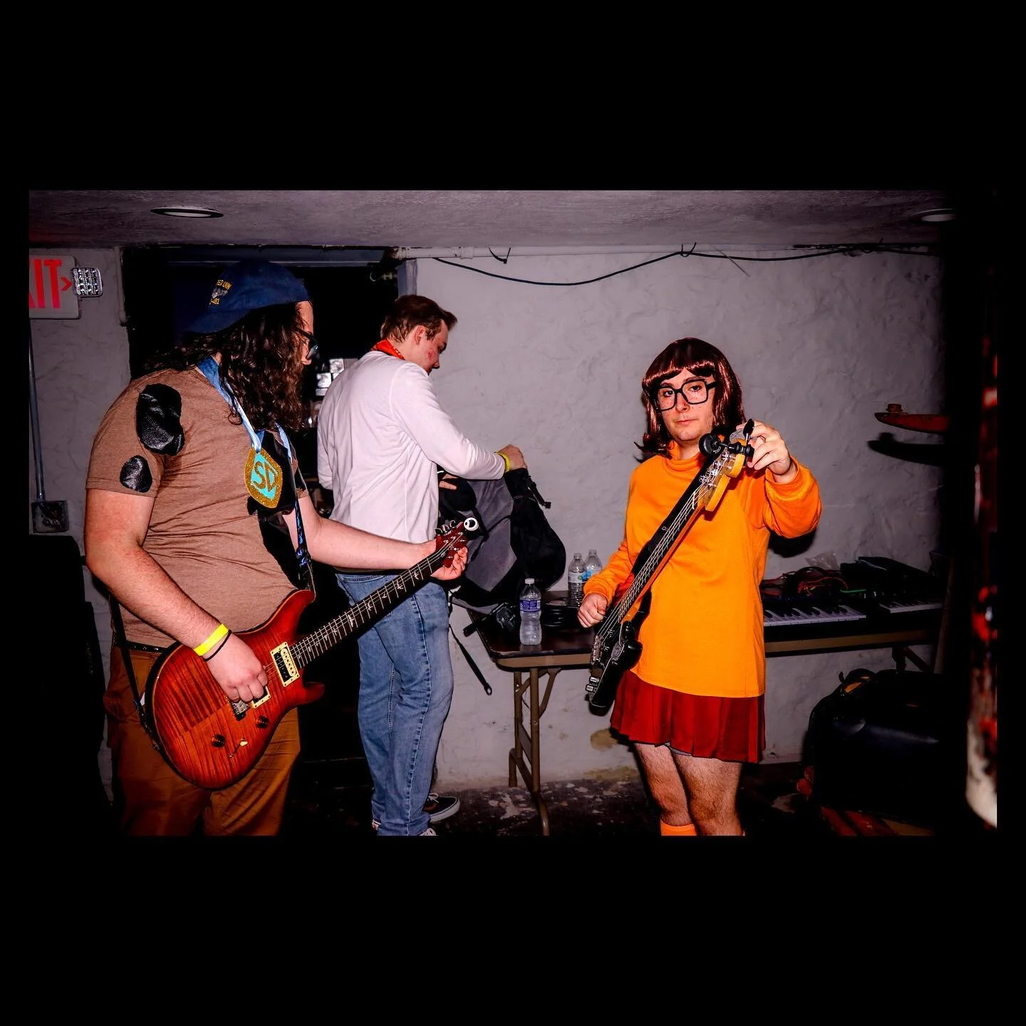 Scooby Doo And The Herald&rsquo;s Goose
(Party of The Damned, 10/30/22)

@heraldsgoose 

#mrsmallstheatre #happyhalloween #heraldsgoose #partyofthedamned #halloweenshow #comedyband #livemusic #halloweencostume #pittsburghcreative #scoobydoo #digitalp