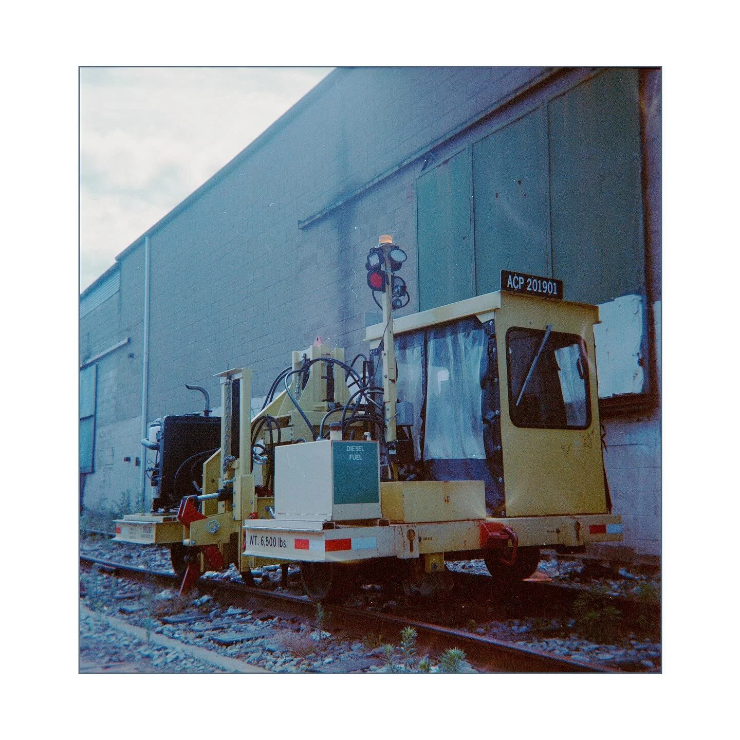 Little Engine

medium format

#gold200 #kodakduaflexiv #filmphotography #photography #620film #colorphotography #kodakgold200 #analogphotography #120film #mediumformat #pittsburghcreative #film