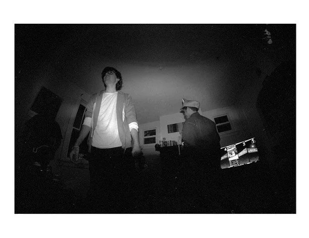 Good times

35mm

#delta3200 #canonEOSa2 #filmphotography #photography #ilforddelta3200 #blackandwhitephotography #analogphotography #35mm #pittsburghcreative #film
#fisheye