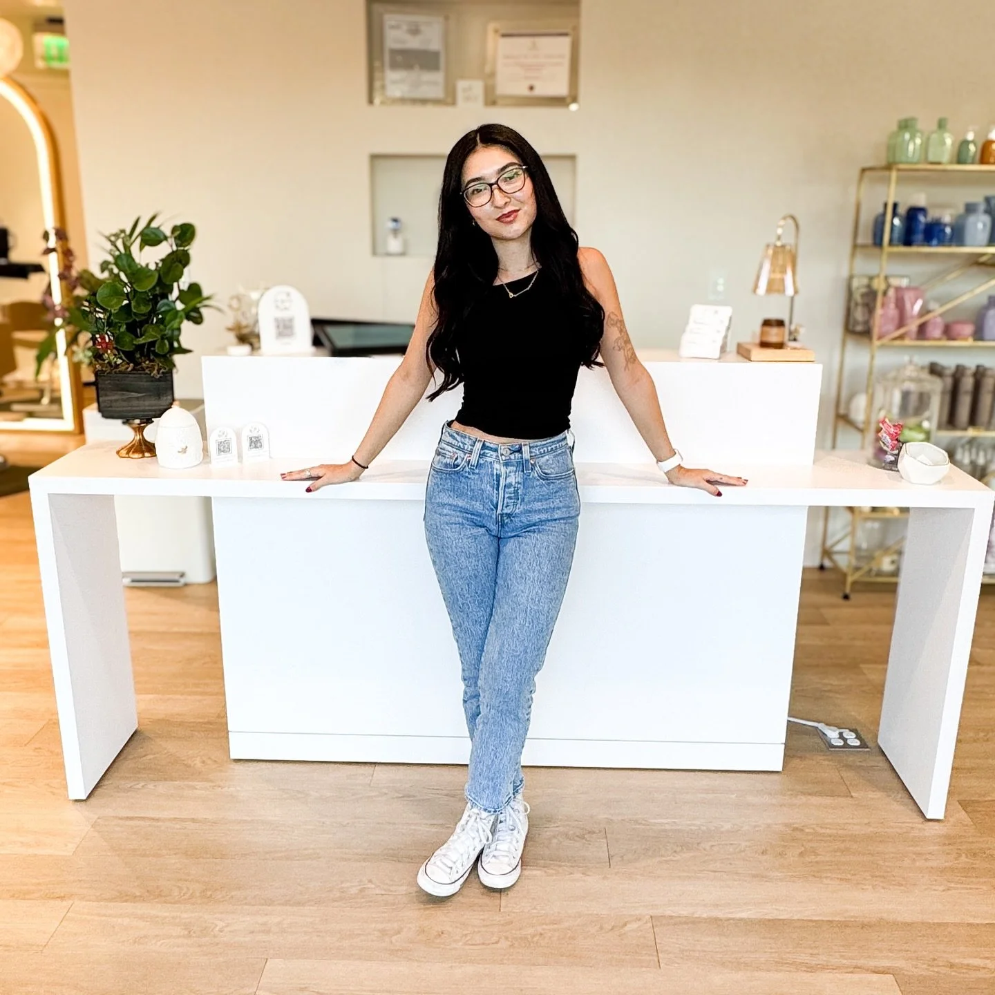 🐝 Meet Alena &ndash; Our Newest Bee!
Born &amp; raised in Alameda, Alena turned her love for creativity into a full-blown hair passion. Beauty school in Santa Barbara gave her beachy vibes for life, but now she&rsquo;s here in the Bay making hair ma