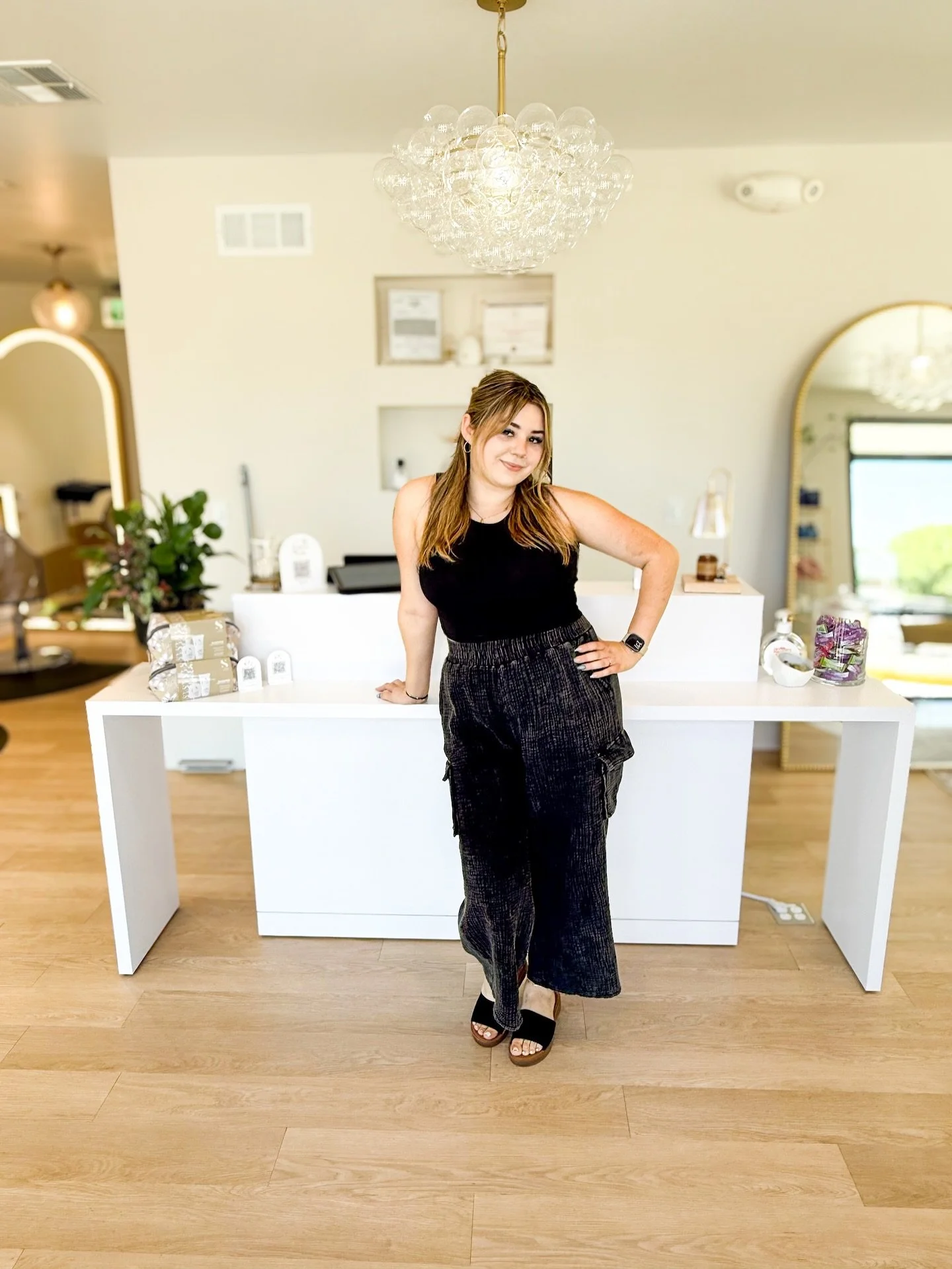 ✨MEET TESSA✨
From the heart of Concord to the heart of The Beehive&mdash;Tessa has been with us for almost a year, and she&rsquo;s officially taking clients! 🎉

A Paris Beauty College grad, Tessa specializes in blended blonding and creating soft, di