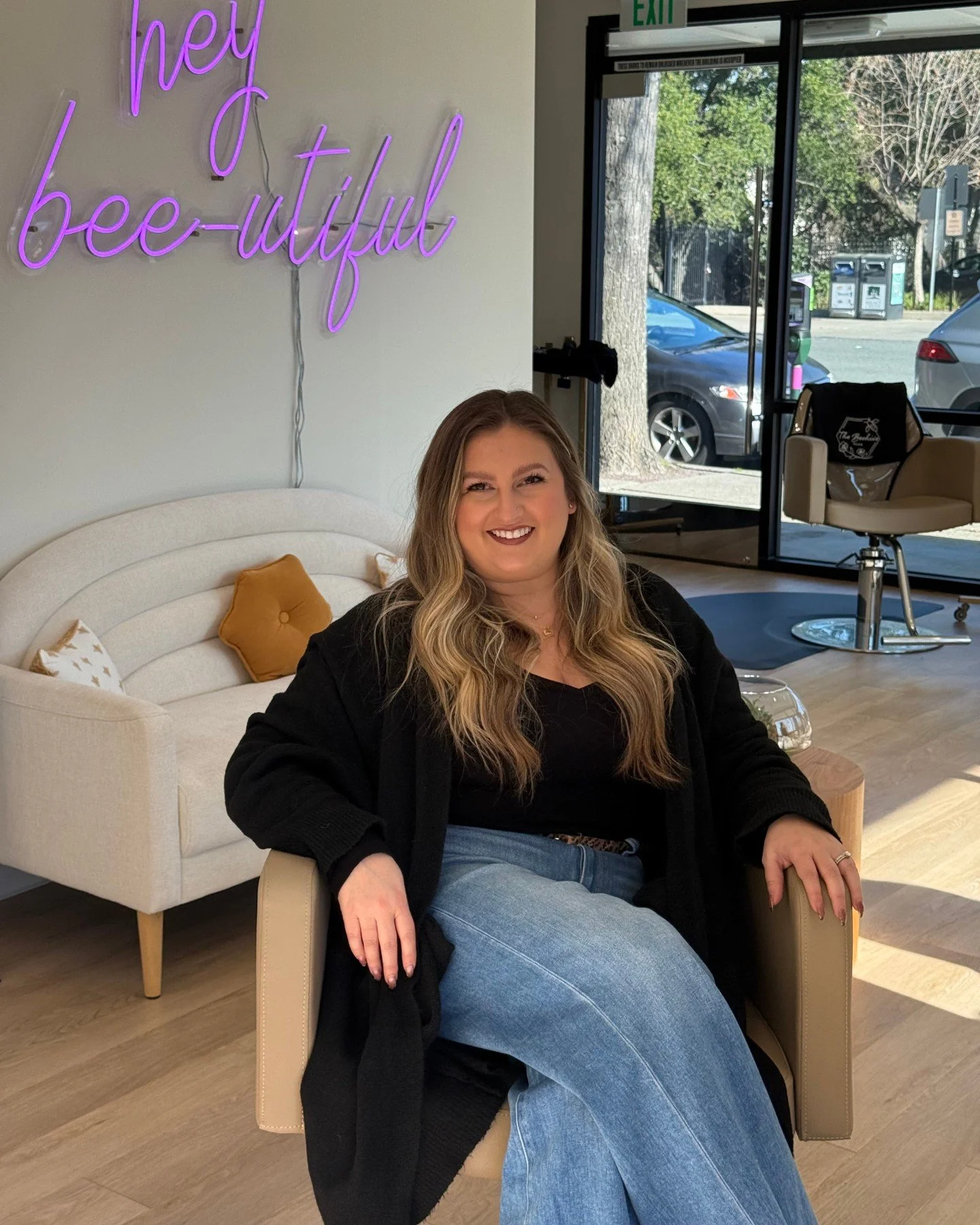Meet Joanna!! 👋

Joanna has been a hairstylist for 15 years and truly does it all, from stunning dimensional brunettes to blonde bombshells and everything in between. She also has a passion for extensions, and whether you're looking for a color tran