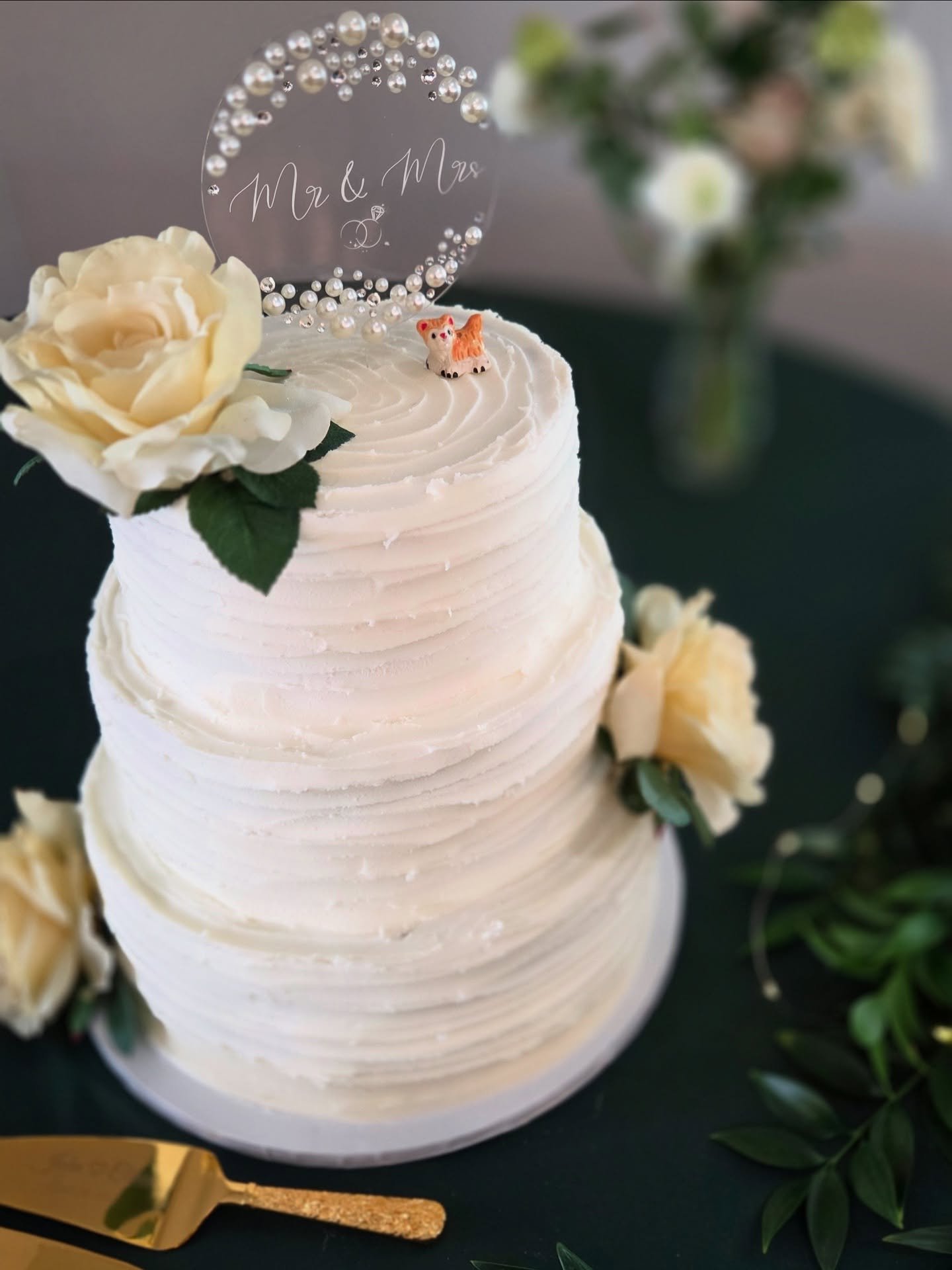 Congratulations to C & J!
We love details - greenery, beautiful spring florals, personal touches plus sweet treats! A little behind the scenes pictures from this perfect day π€πΏ
Vendor Dream Team
Venue: @divinevineyardvenue
Florals: @poppya