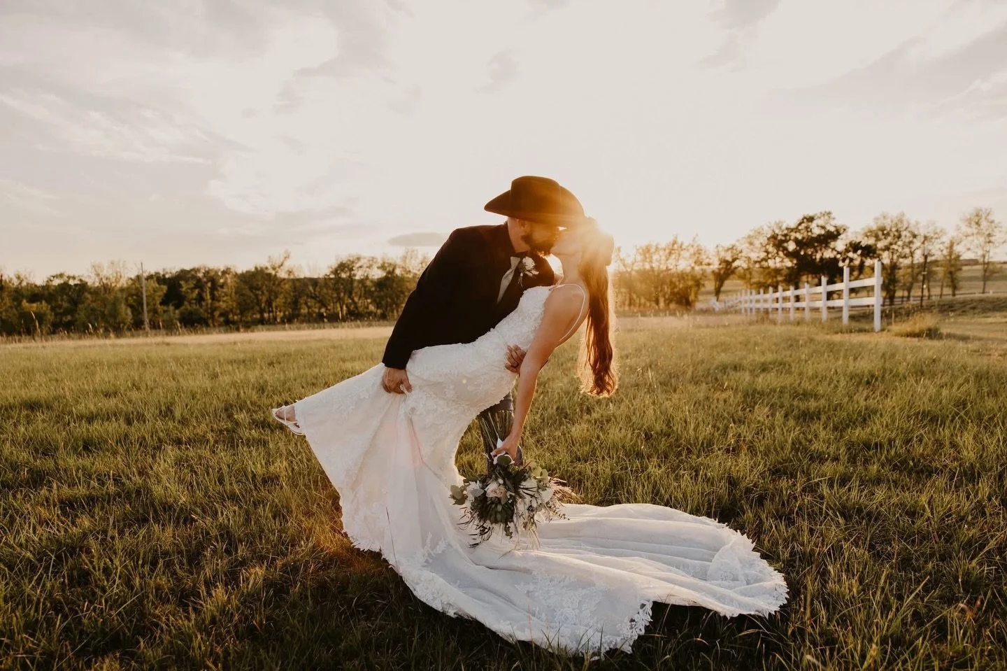 We love celebrating your love! Happy Valentine&rsquo;s Day 💌

Tag someone you&rsquo;d say &lsquo;I do&rsquo; to all over again!🤍

Bride: @saige_bristol 
Photographer: @faithvalentinephotography 
Florist: @kistnersflowers 
Hair &amp; Make up: @theem