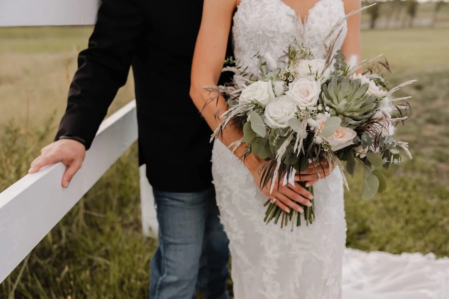 A pop of greenery perfection for your St. Patrick&rsquo;s Day 🍀 This bridal bouquet reminds us: the best things in life are timeless, lush, and full of love! 

Bride: @saige_bristol 
Photographer: @faithvalentinephotography 
Florist: @kistnersflower